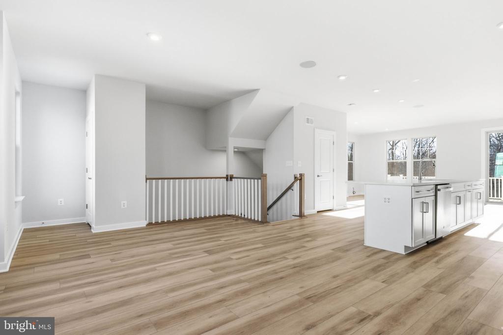 1011 VENIFENA TERRACE SE
