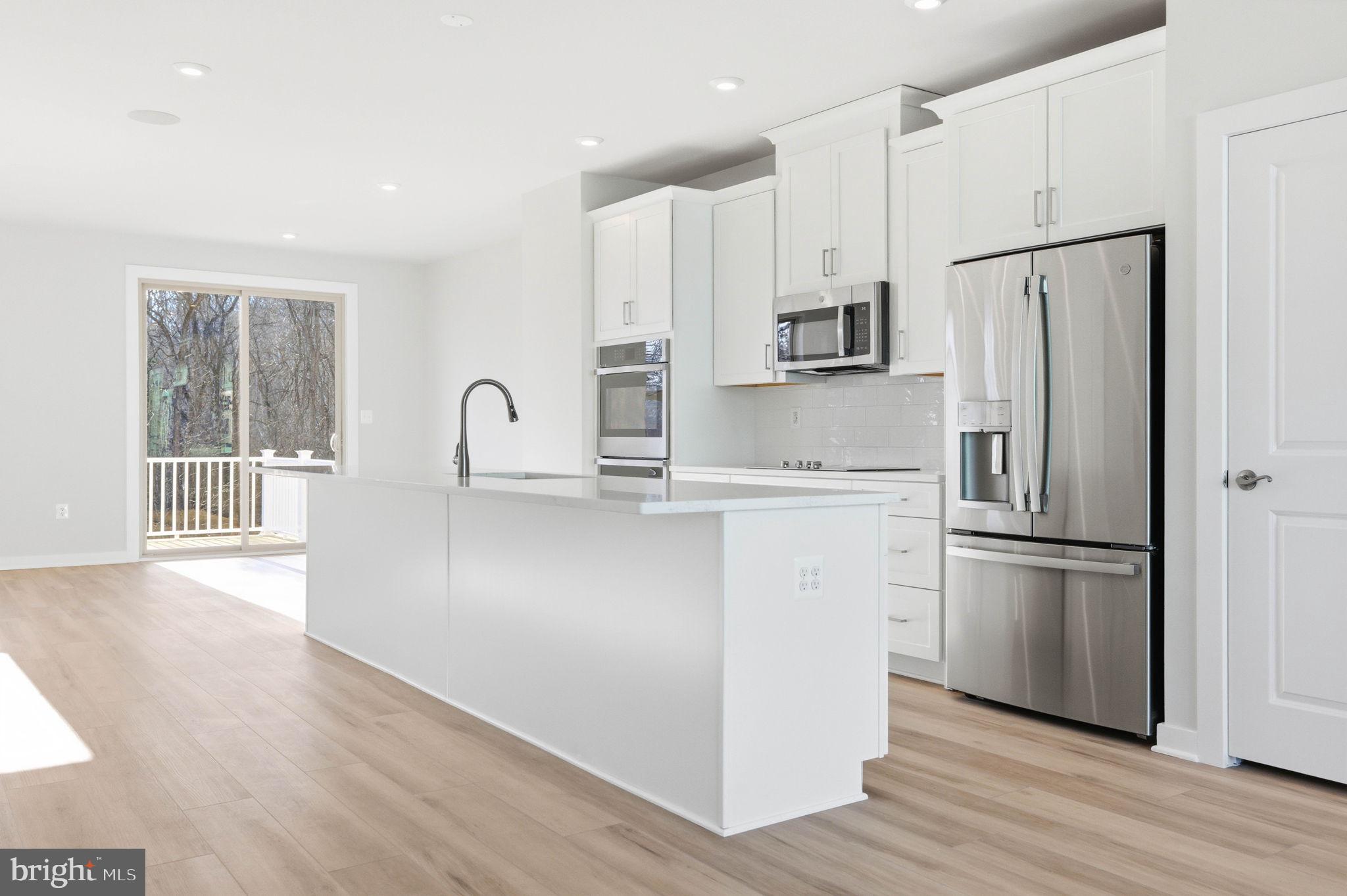 1011 VENIFENA TERRACE SE