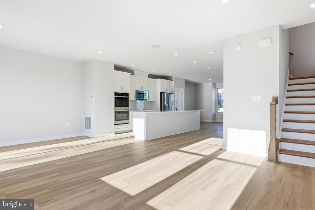 1011 VENIFENA TERRACE SE