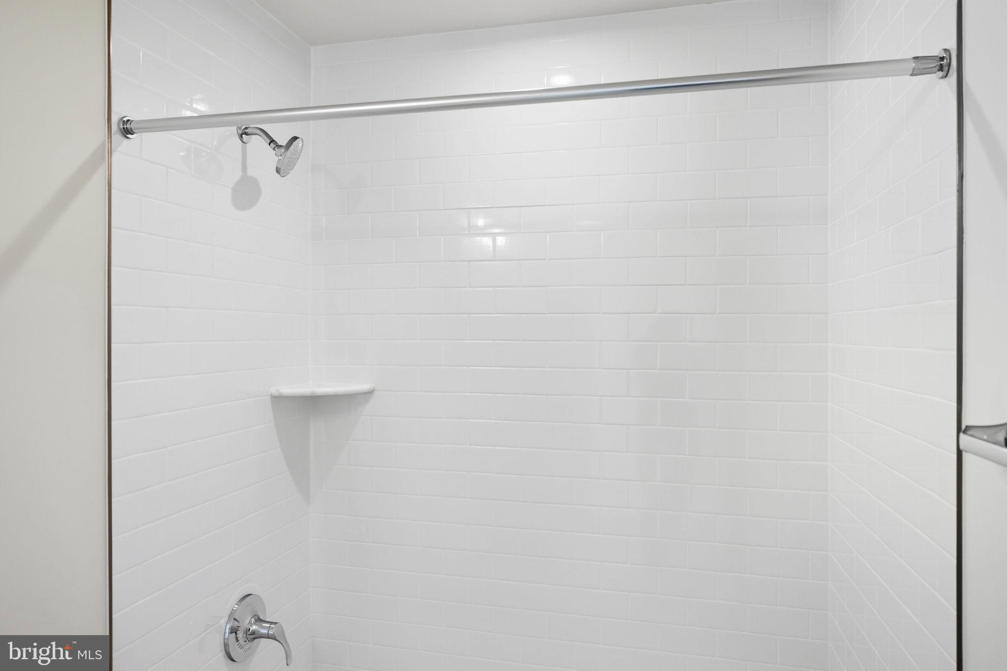 1011 VENIFENA TERRACE SE