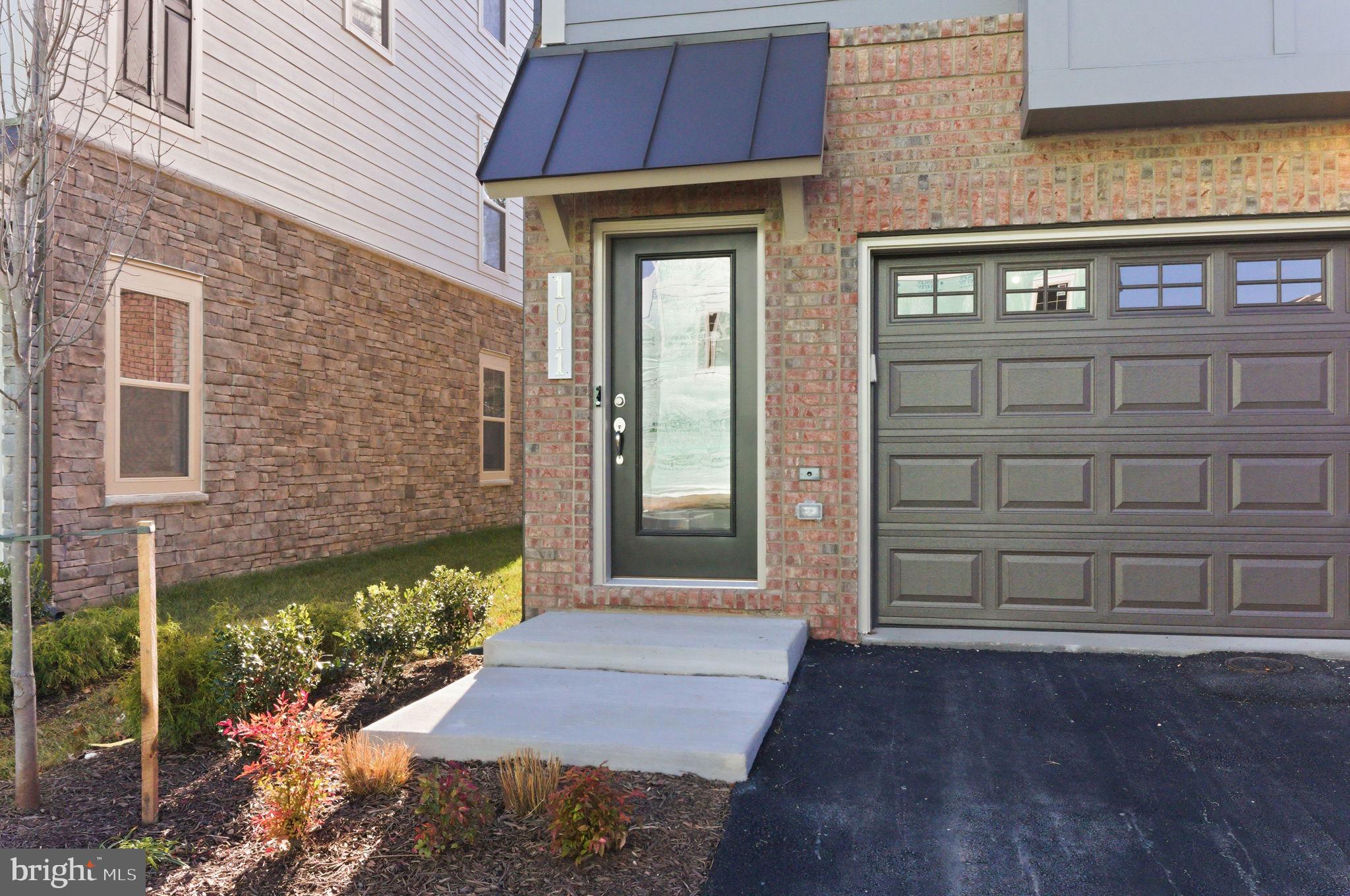 1011 VENIFENA TERRACE SE