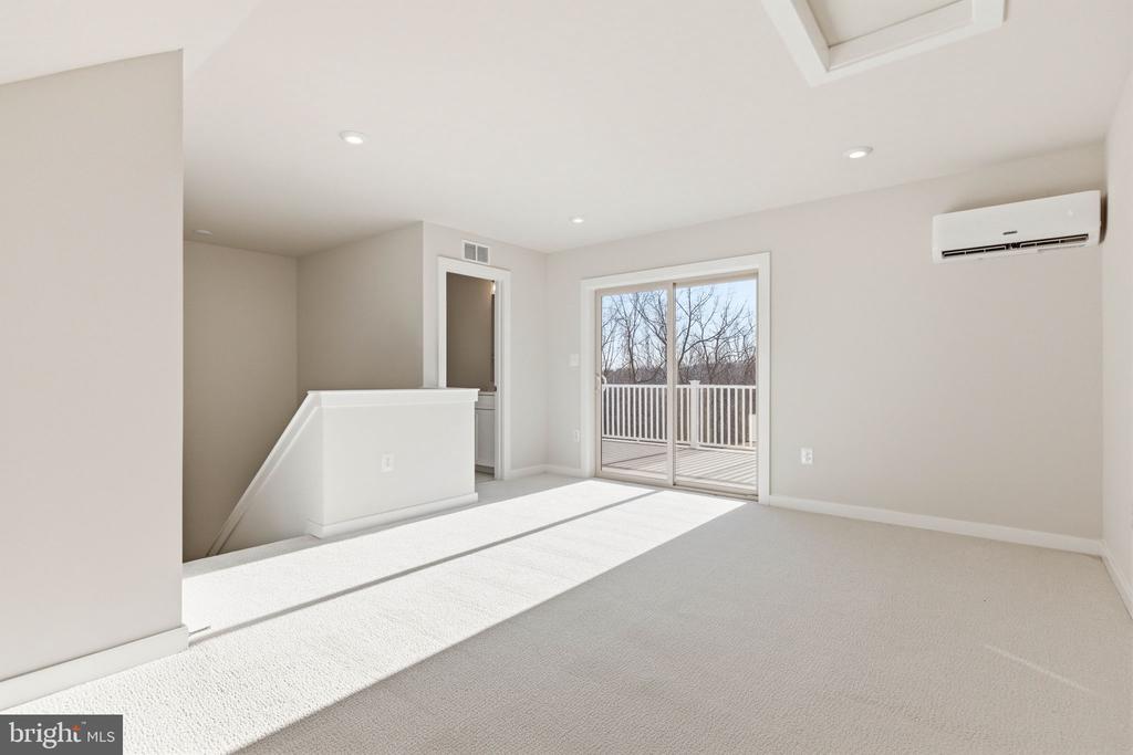 1011 VENIFENA TERRACE SE