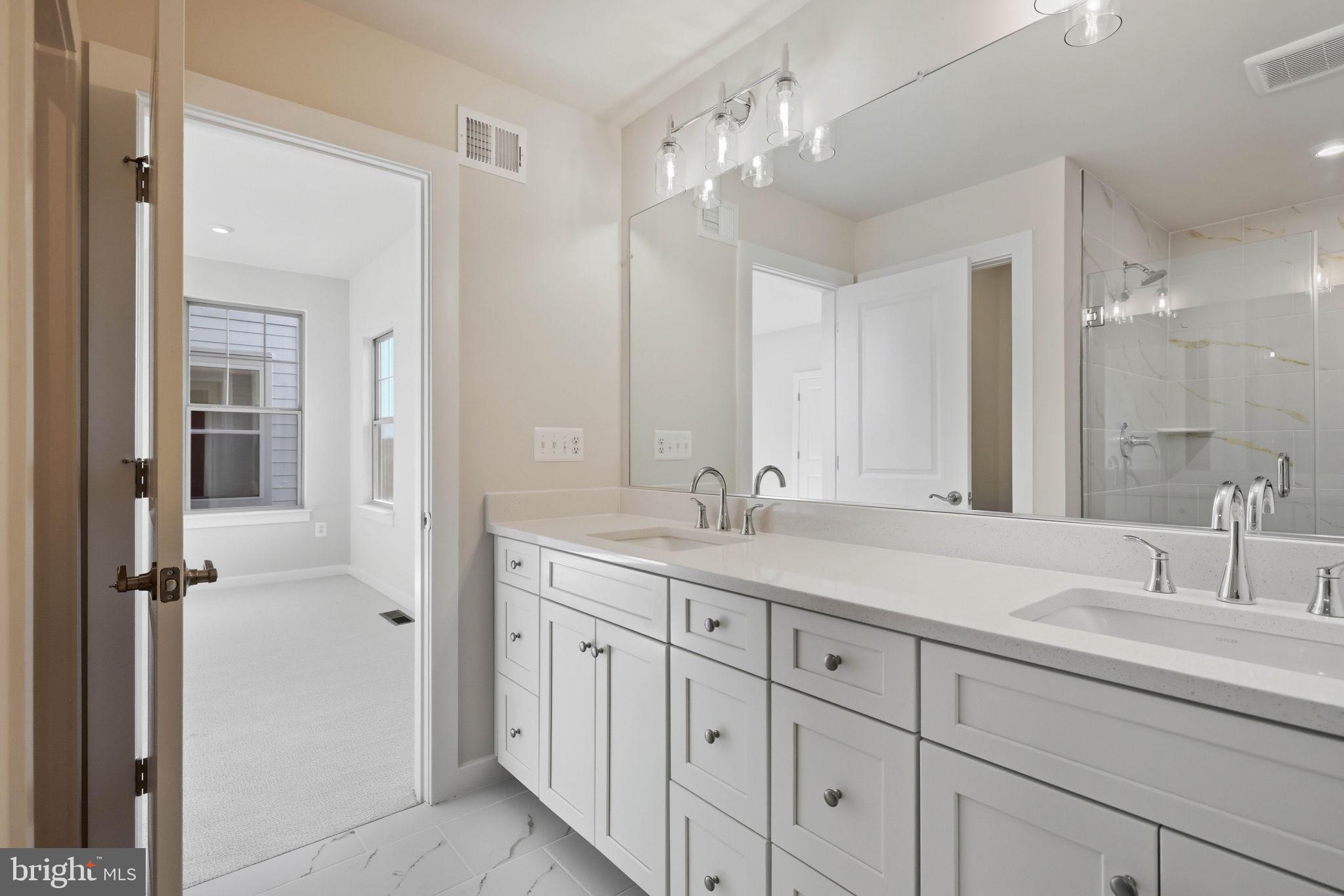 1011 VENIFENA TERRACE SE