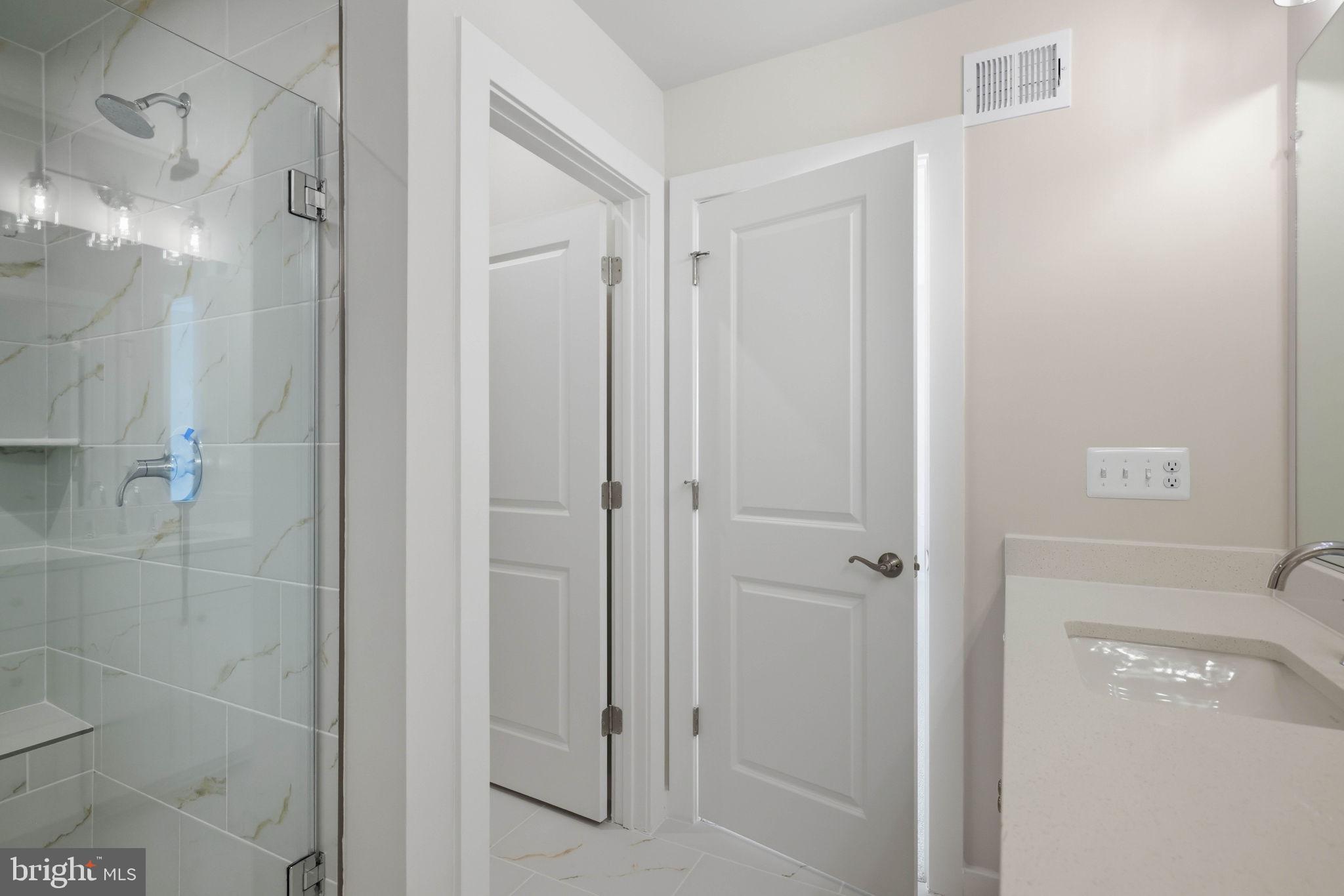 1011 VENIFENA TERRACE SE