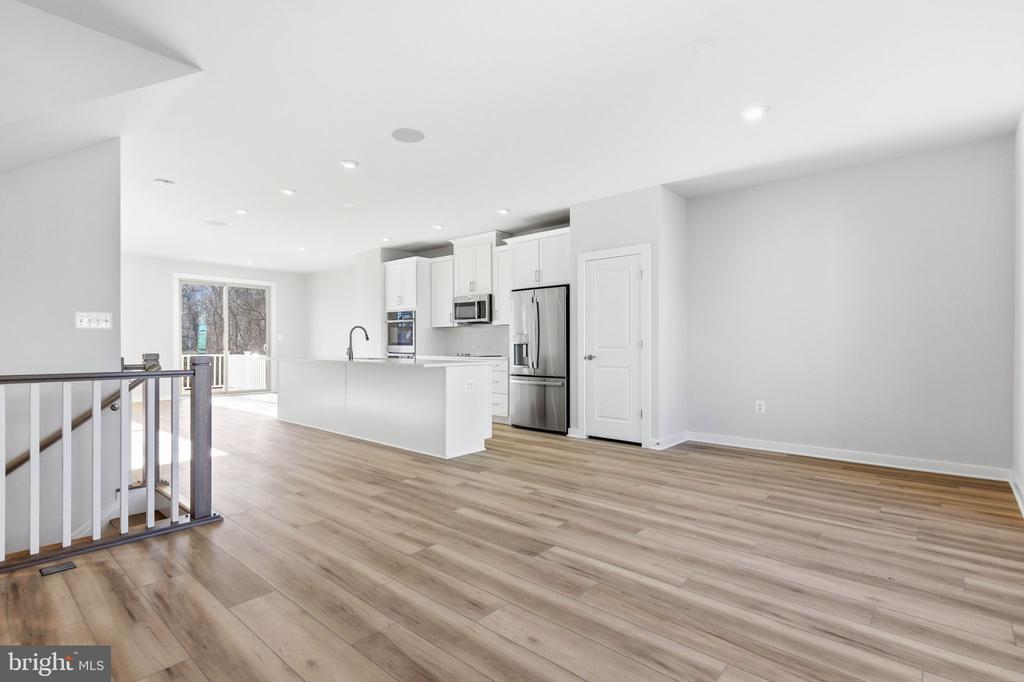 1011 VENIFENA TERRACE SE