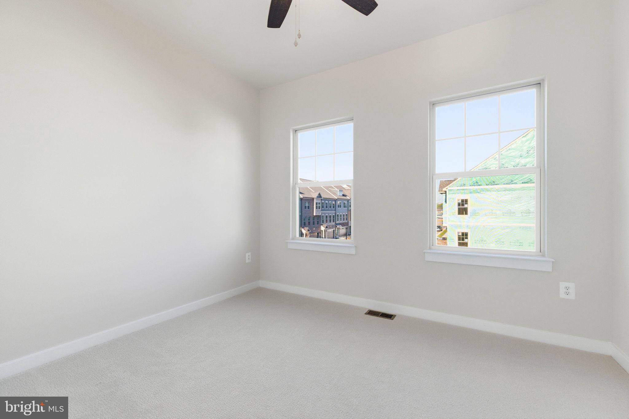 1011 VENIFENA TERRACE SE