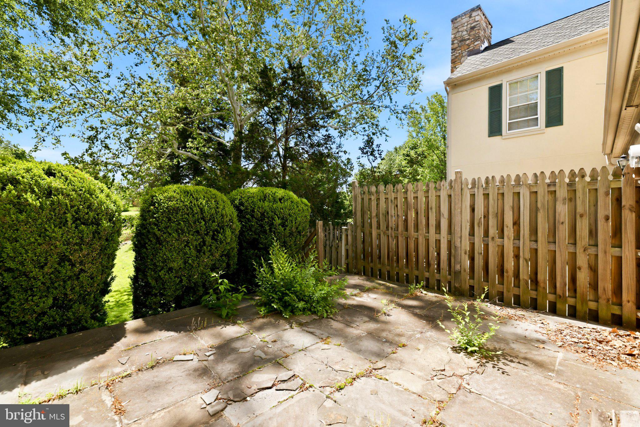 4 LINDEN HILL WAY SW