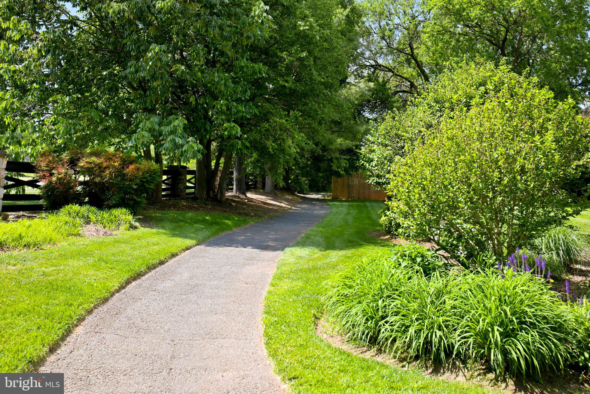 4 LINDEN HILL WAY SW