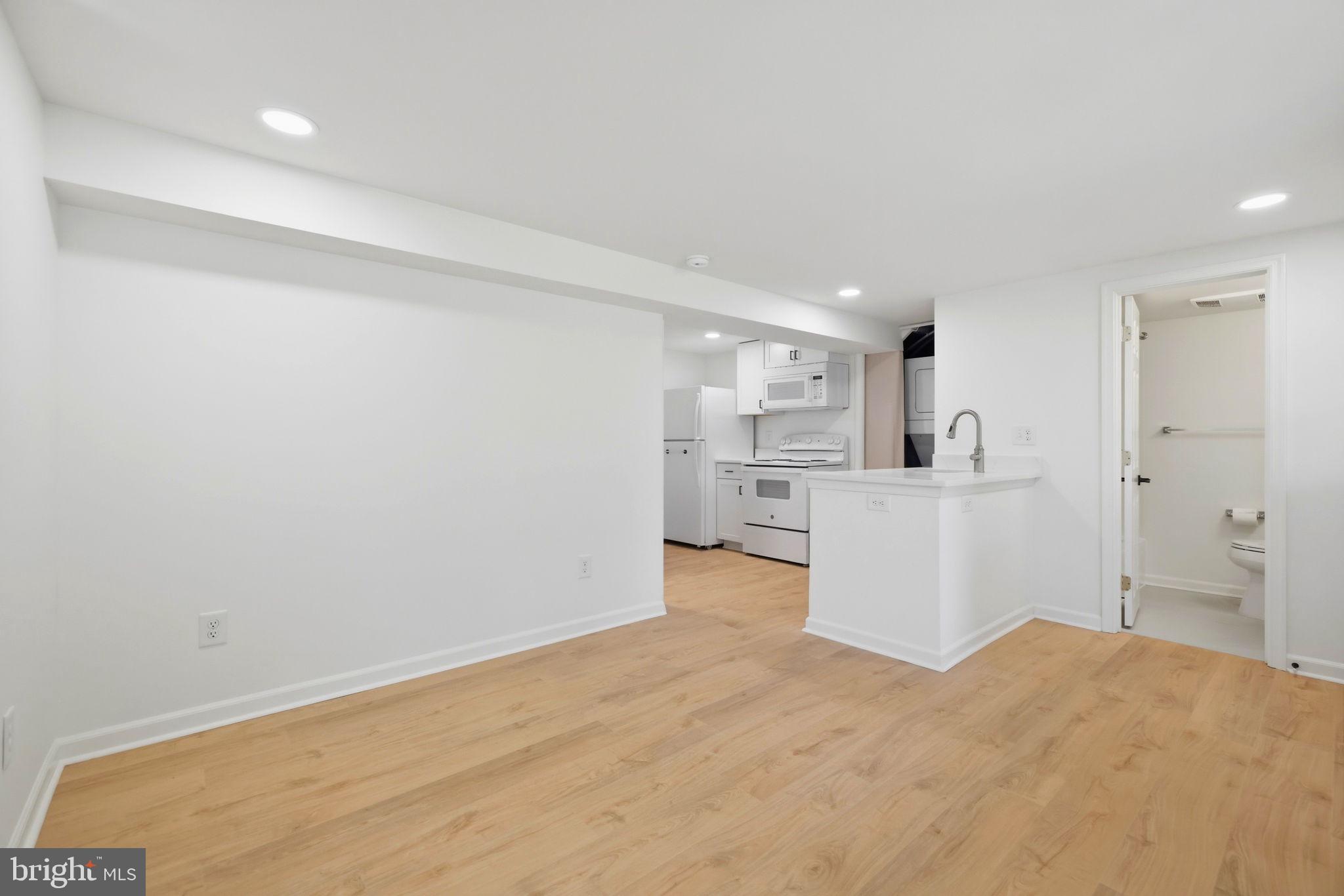 414 MADISON COURT SE