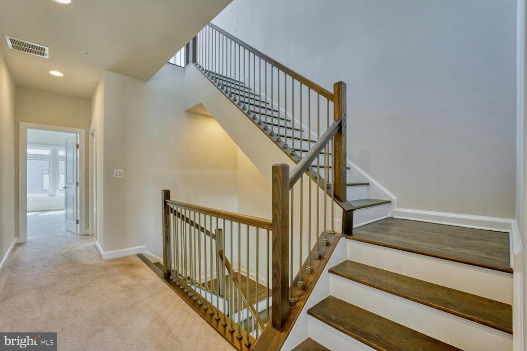 1802 YELLOW GARNET TERRACE SE