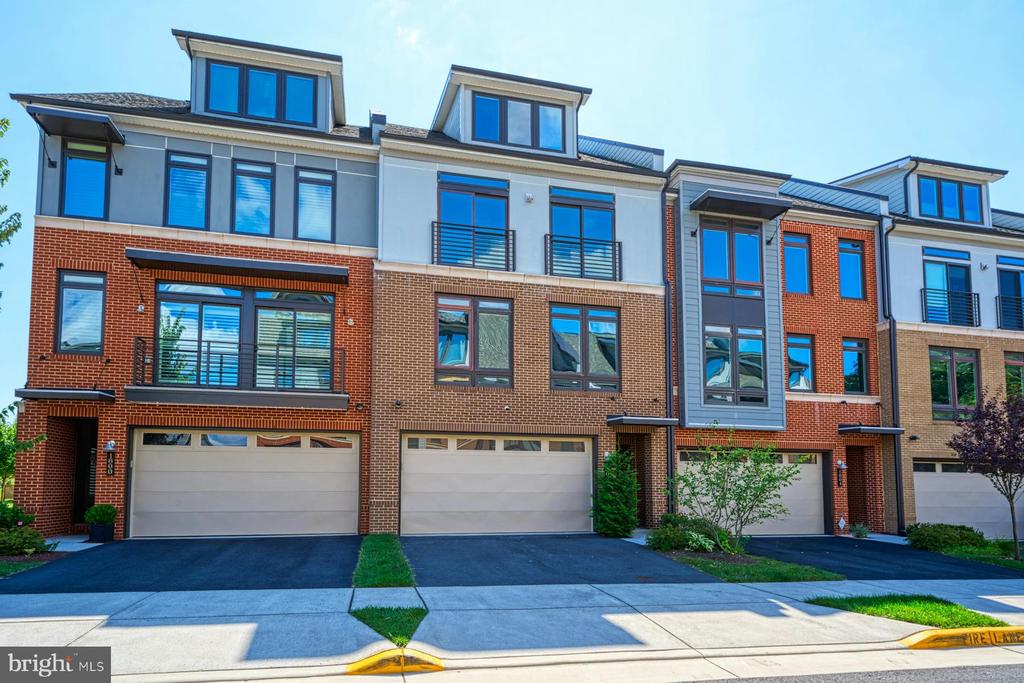 1802 YELLOW GARNET TERRACE SE