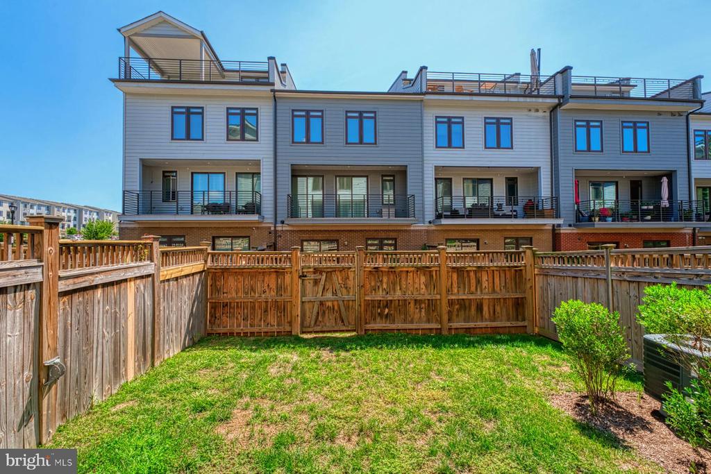 1802 YELLOW GARNET TERRACE SE