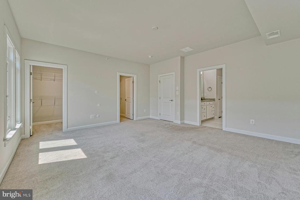 1802 YELLOW GARNET TERRACE SE