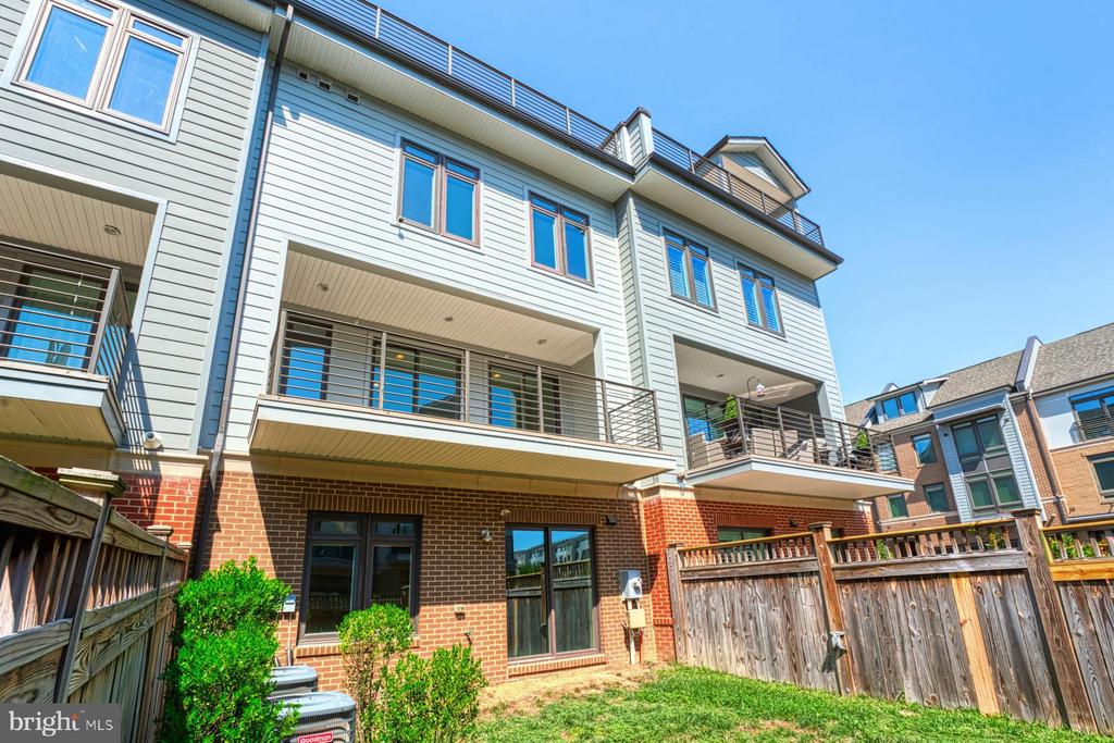 1802 YELLOW GARNET TERRACE SE