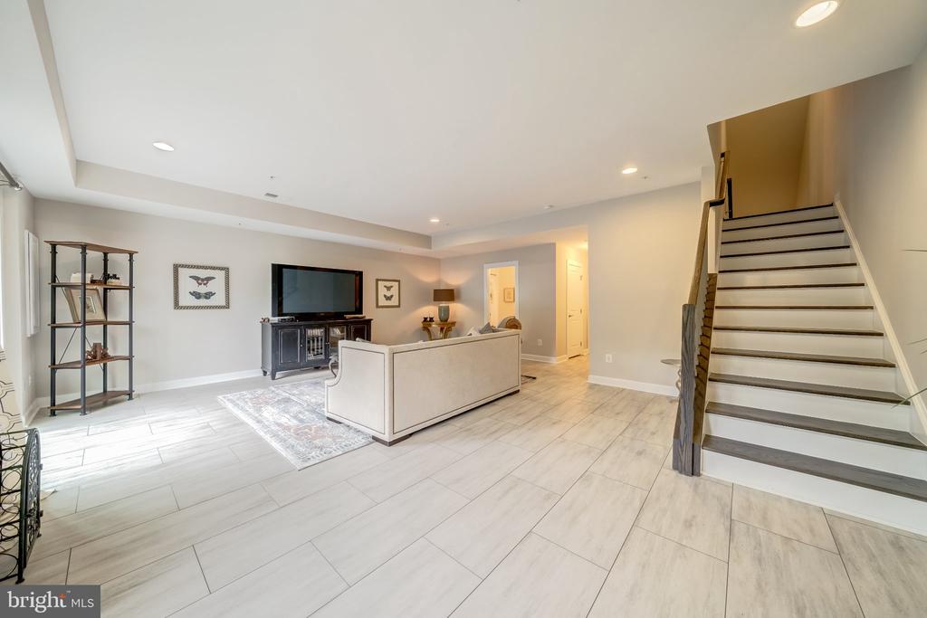 1521 RIBBON LIMESTONE TERRACE SE