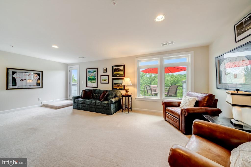 1521 RIBBON LIMESTONE TERRACE SE