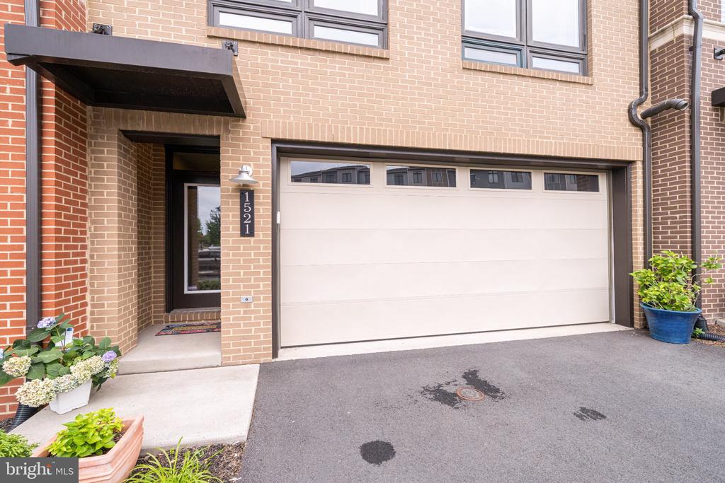 1521 RIBBON LIMESTONE TERRACE SE