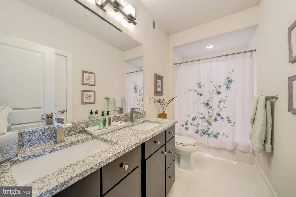 1521 RIBBON LIMESTONE TERRACE SE