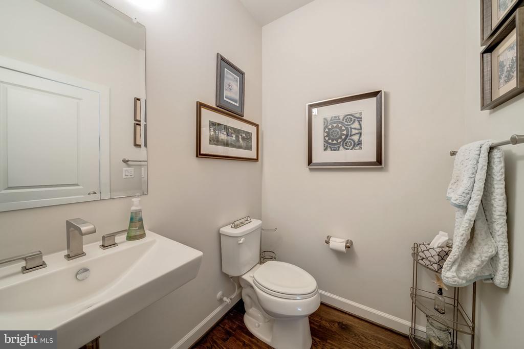 1521 RIBBON LIMESTONE TERRACE SE
