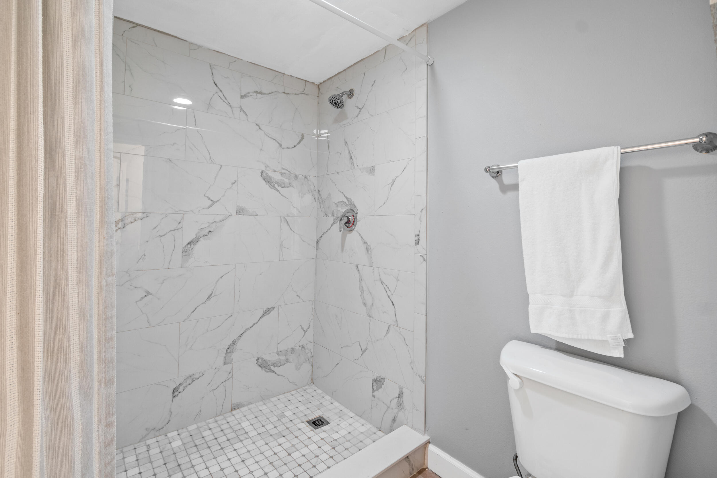 9900 S Thomas Drive, 1631