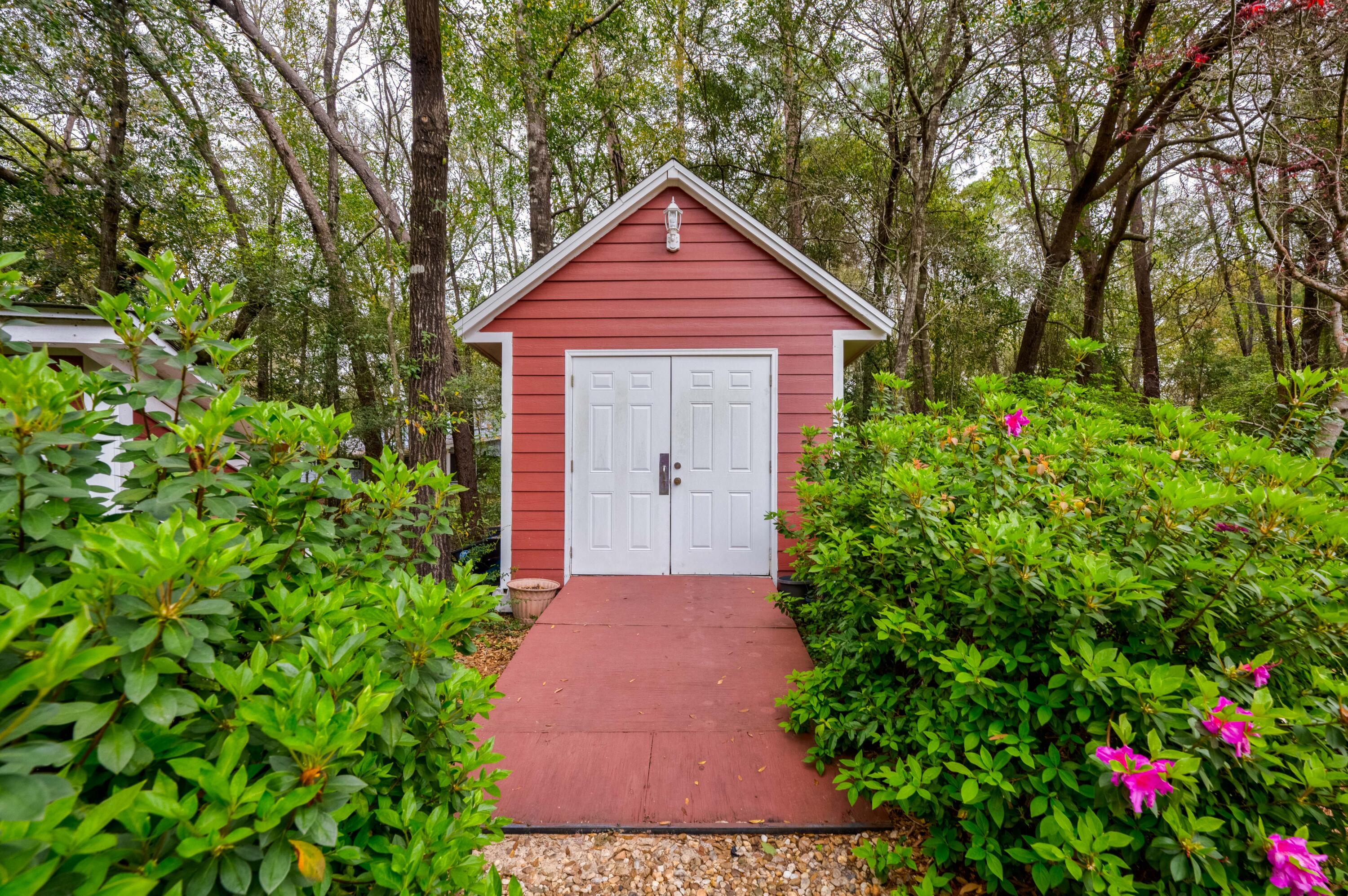 821 Lake Amick Drive