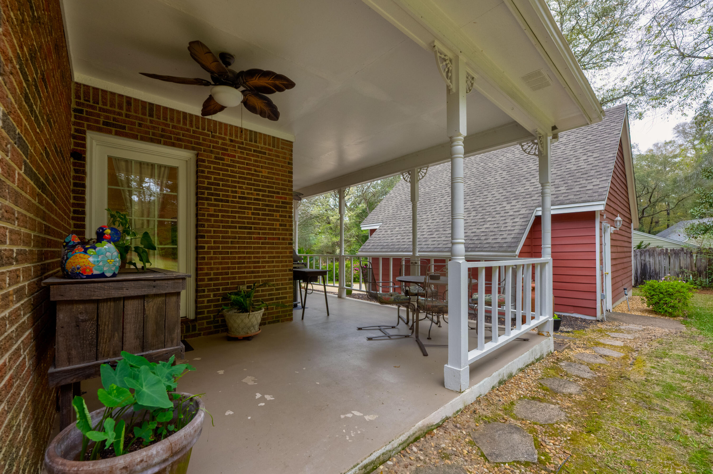 821 Lake Amick Drive