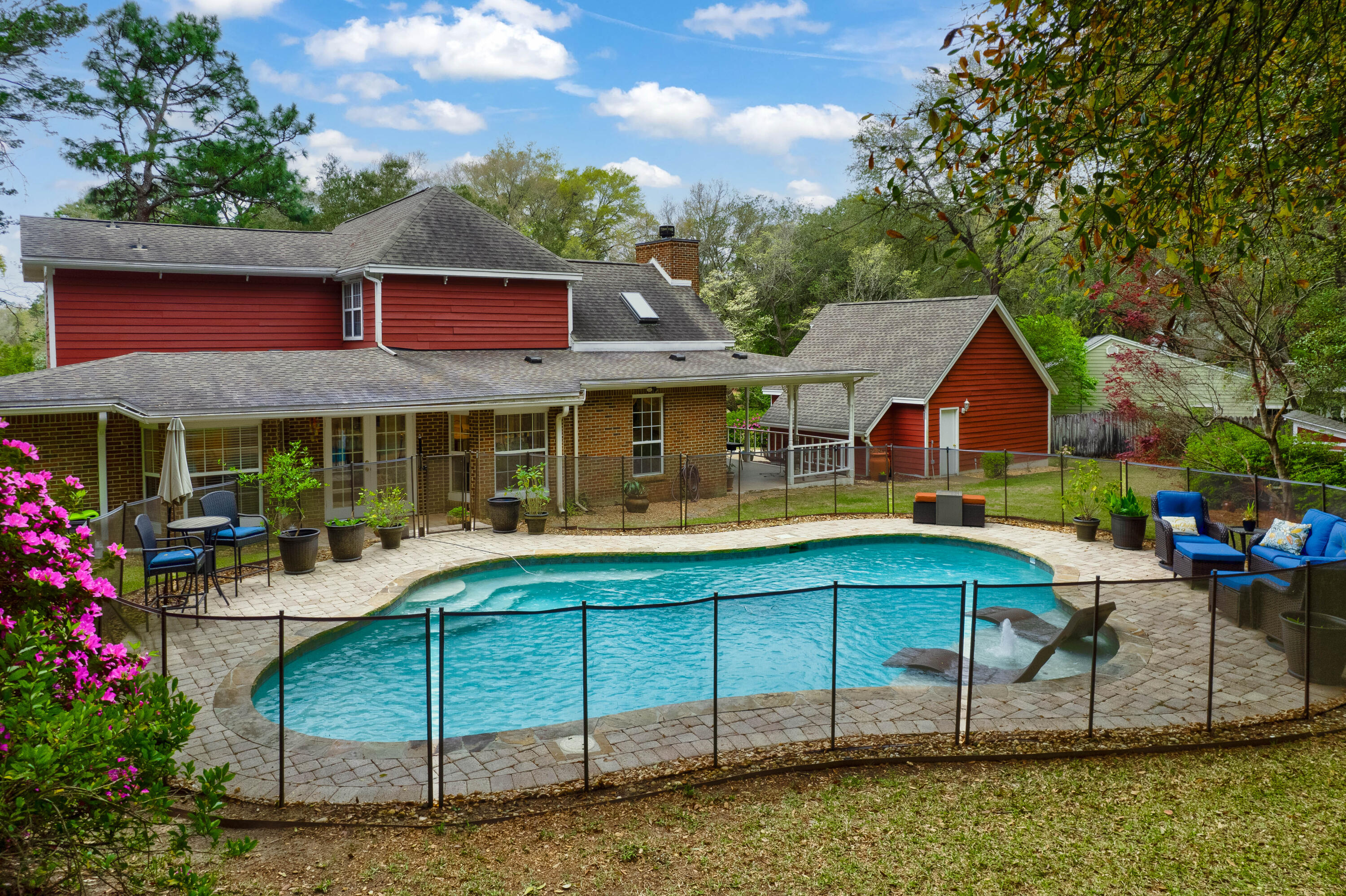 821 Lake Amick Drive