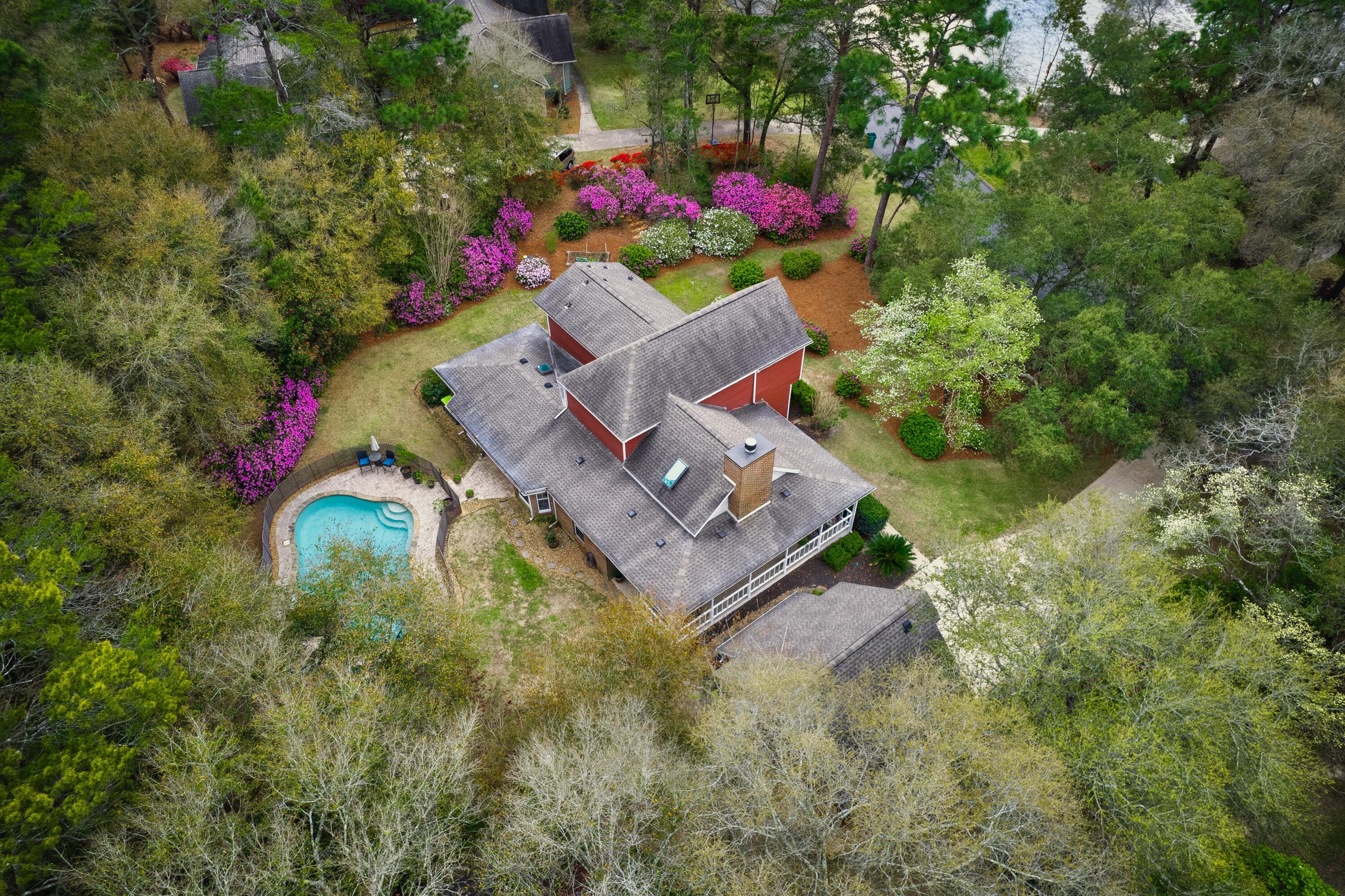 821 Lake Amick Drive