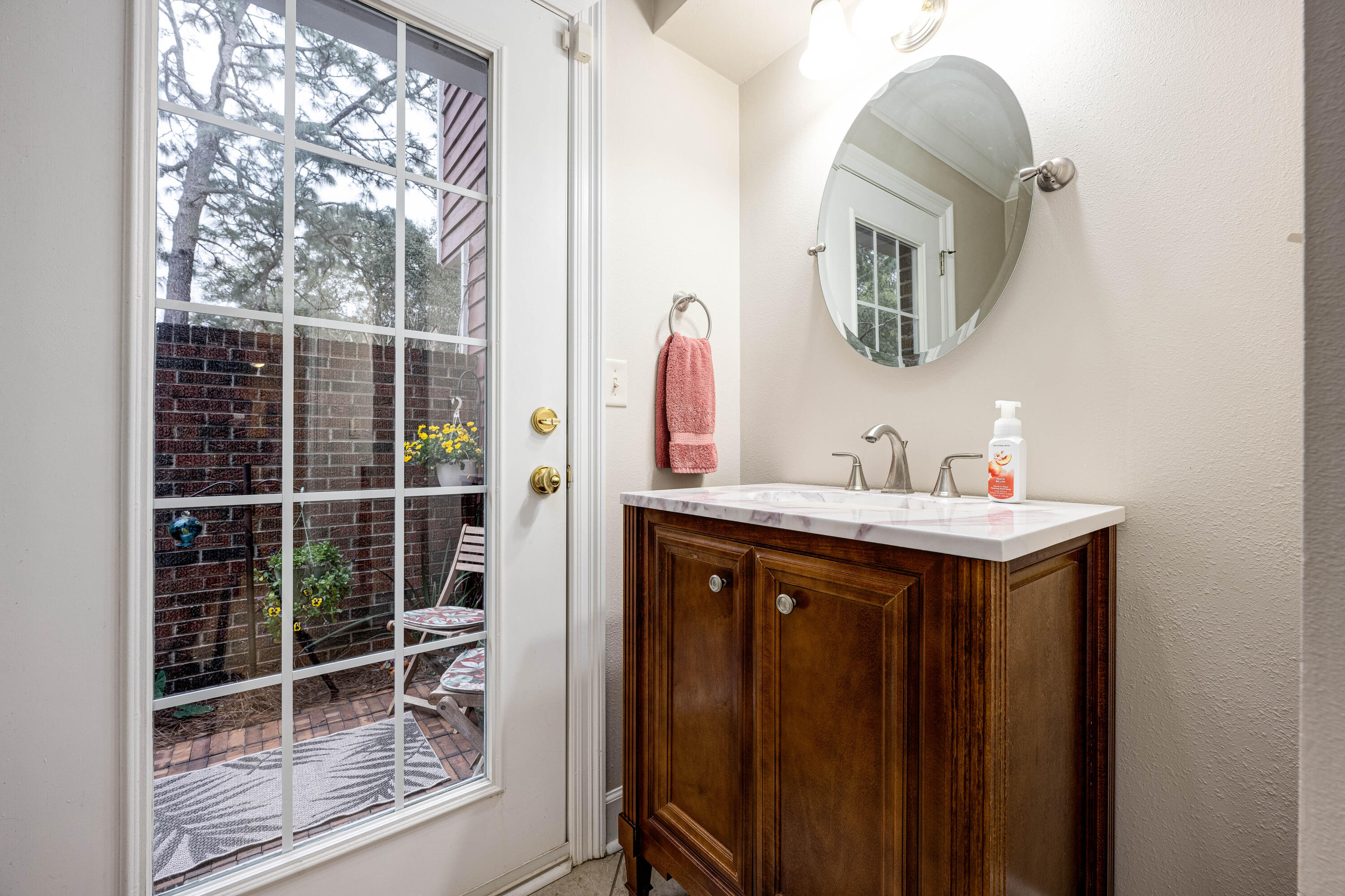 821 Lake Amick Drive