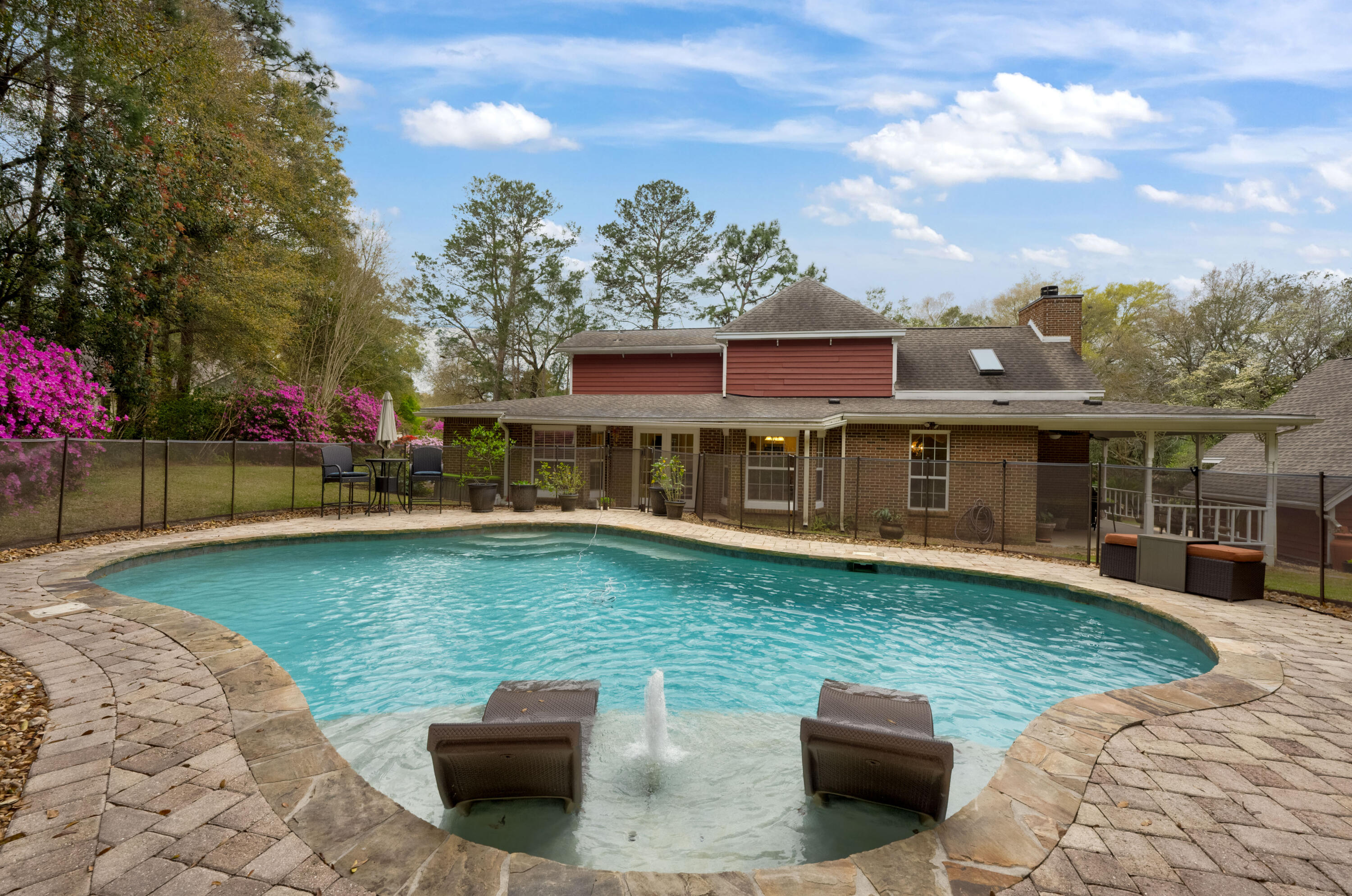 821 Lake Amick Drive