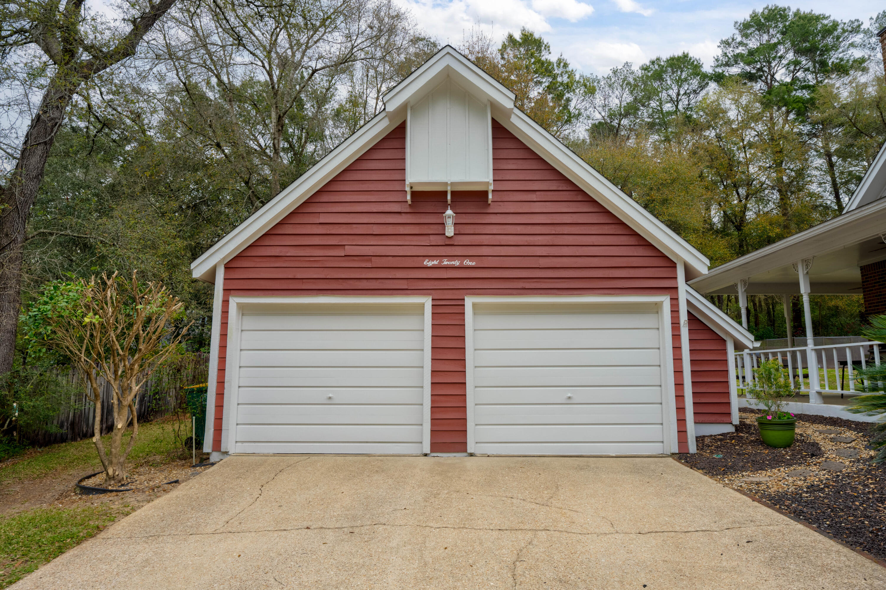 821 Lake Amick Drive