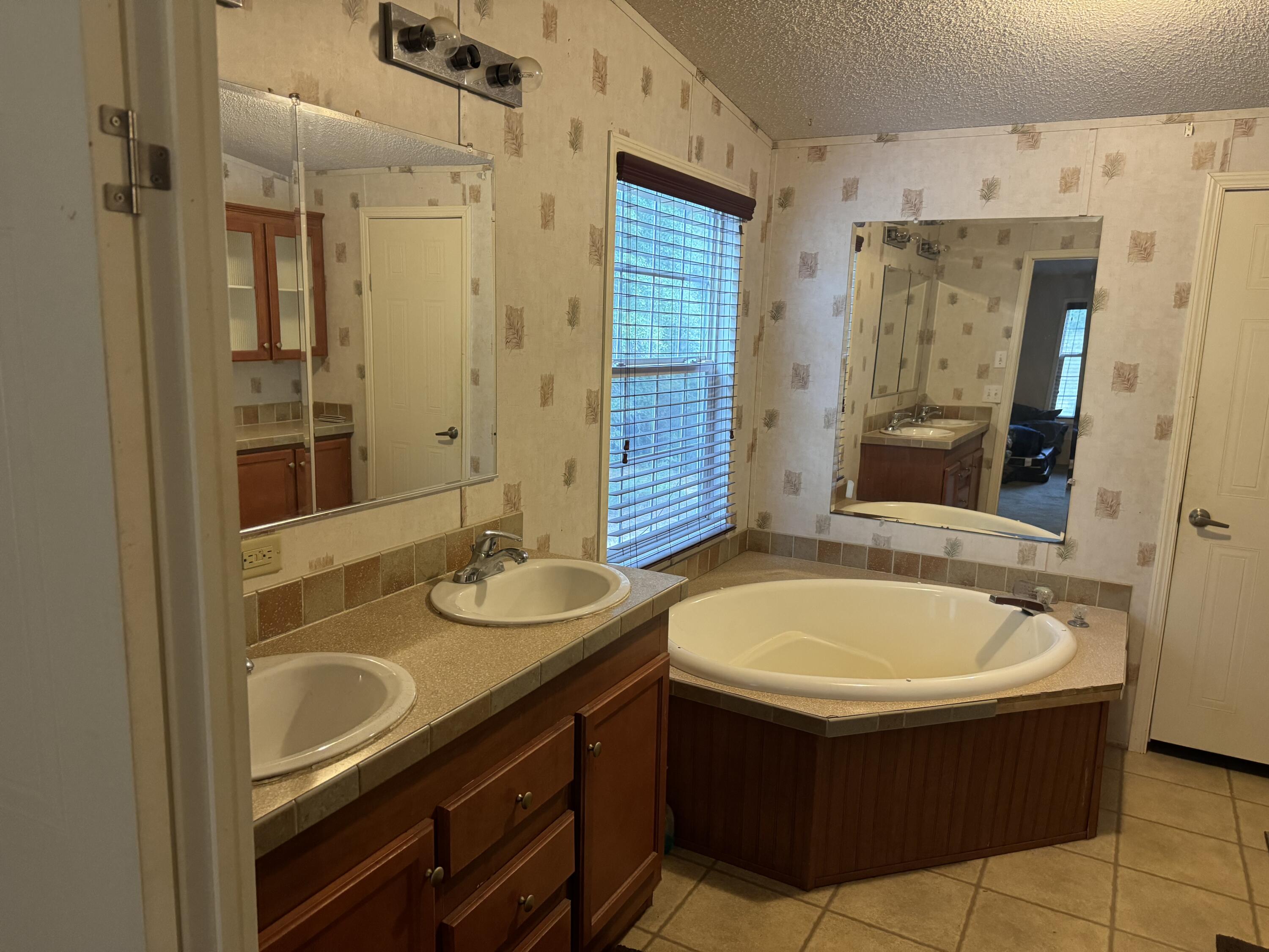 3080 CANYON Trail