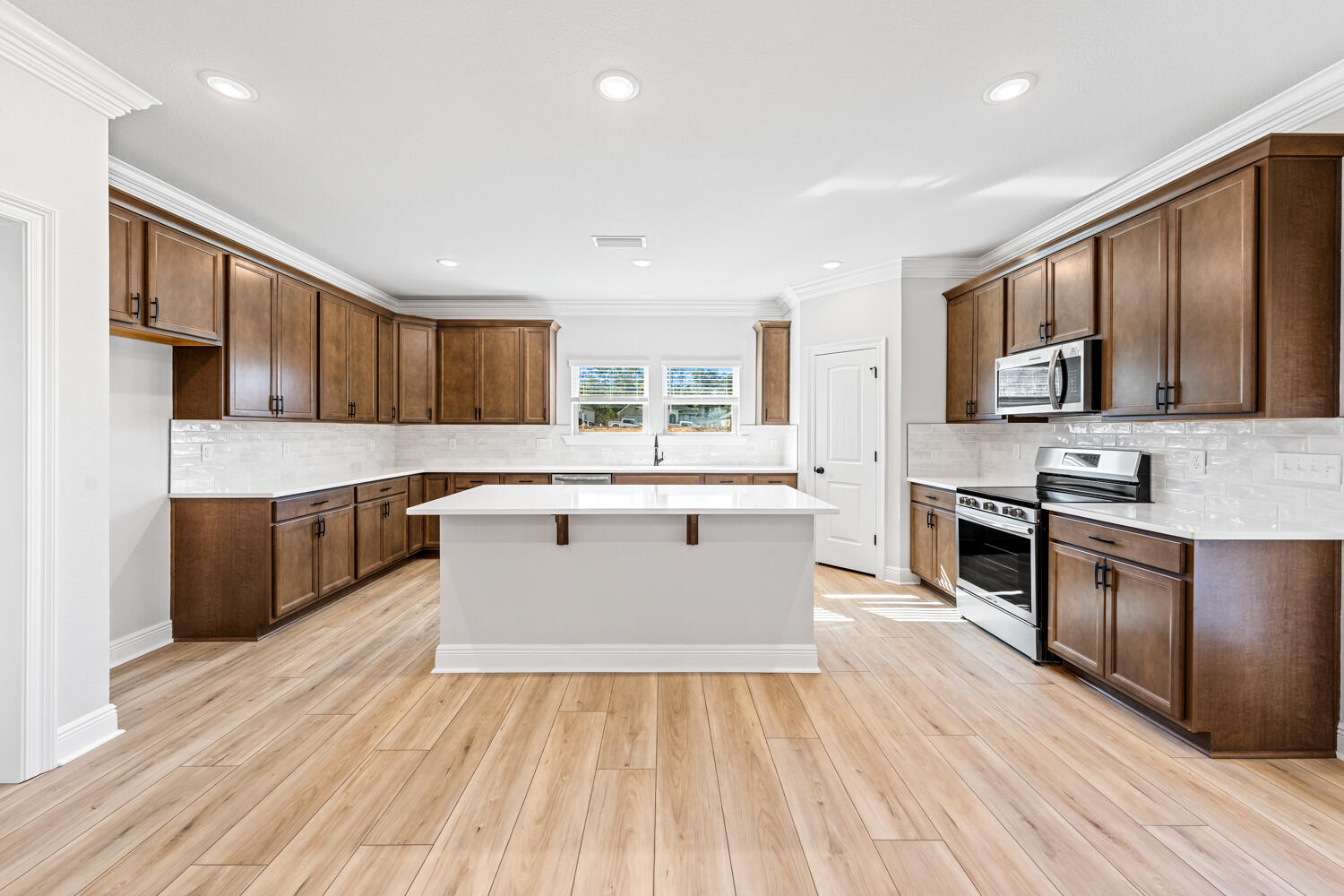 2743 Louis Circle
