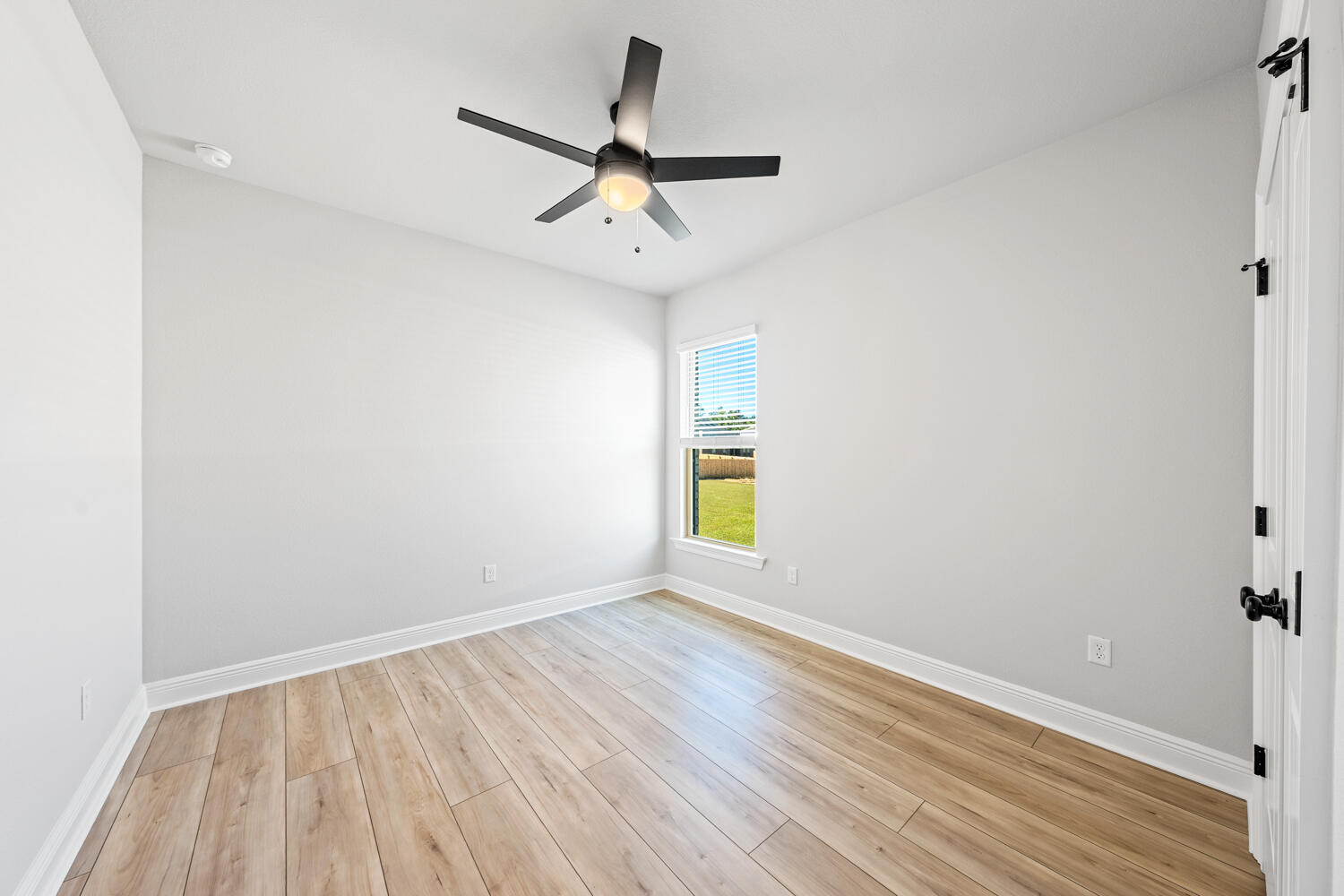 2743 Louis Circle