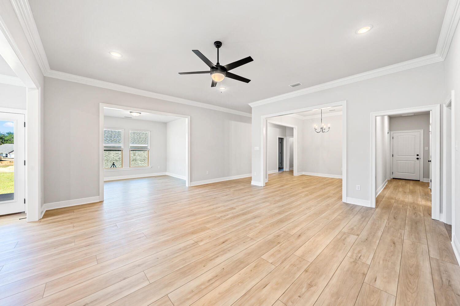 2743 Louis Circle
