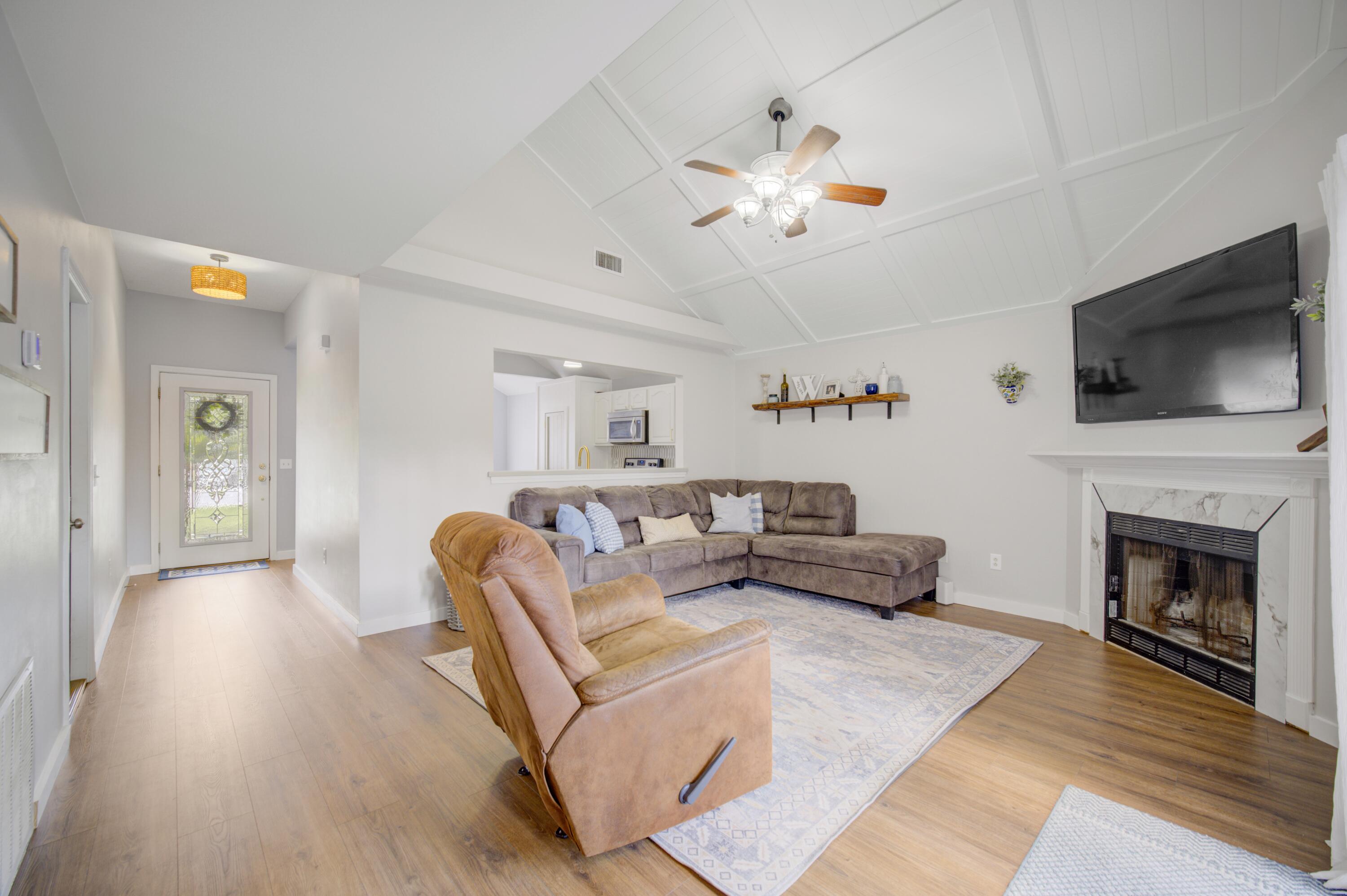 1268 Laura Lane