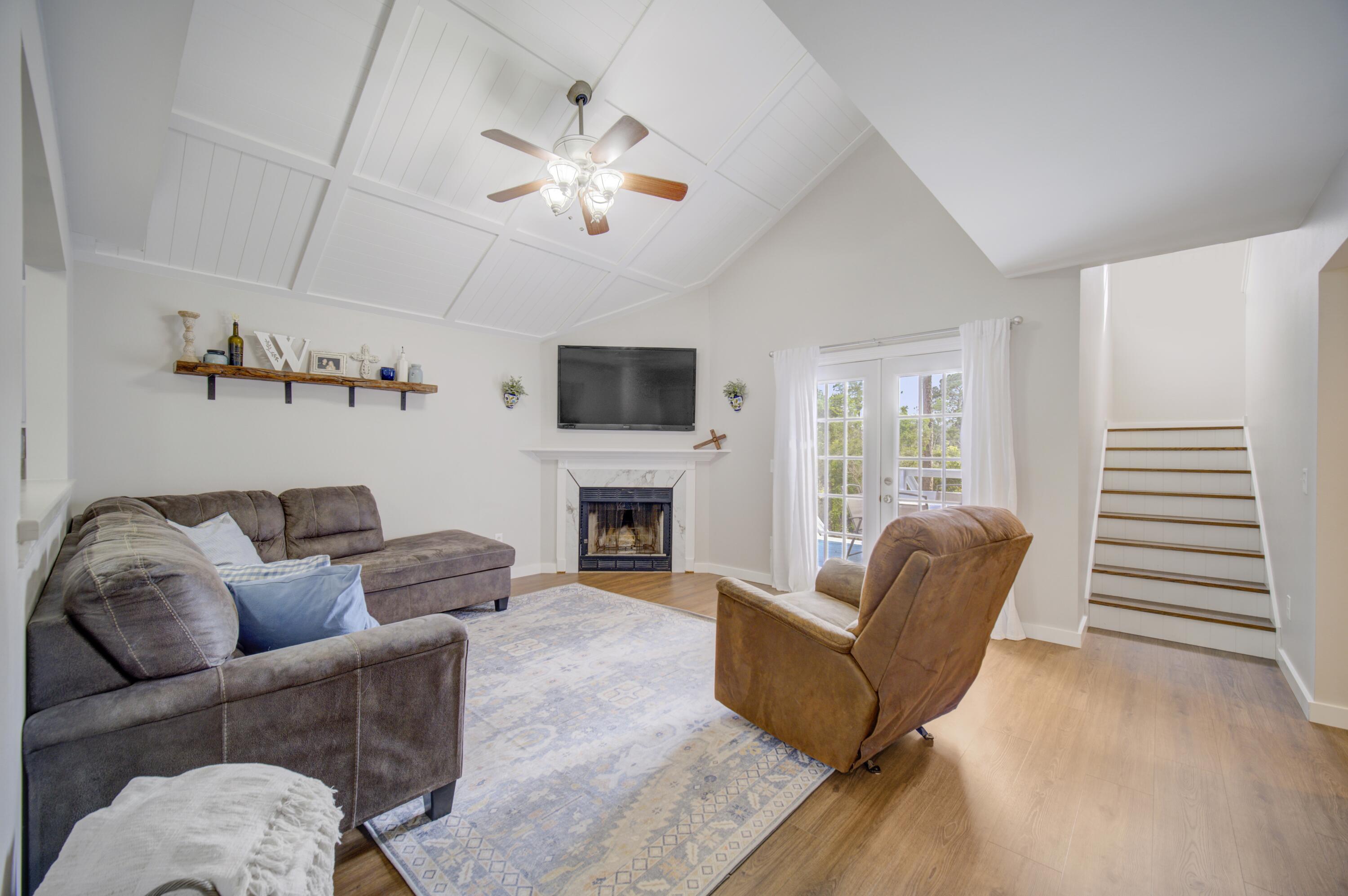 1268 Laura Lane