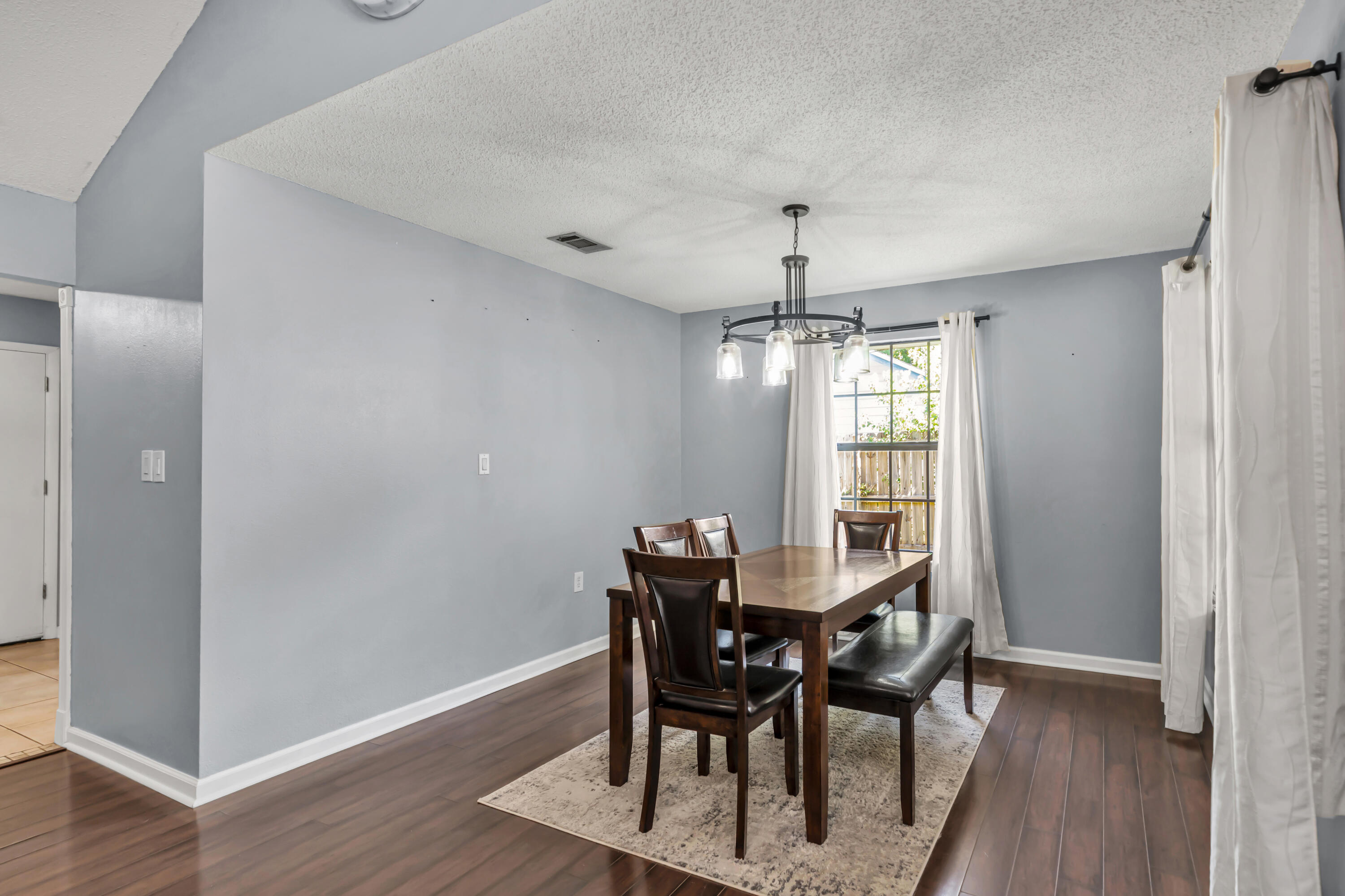 1029 Boulevard De La Parisenne