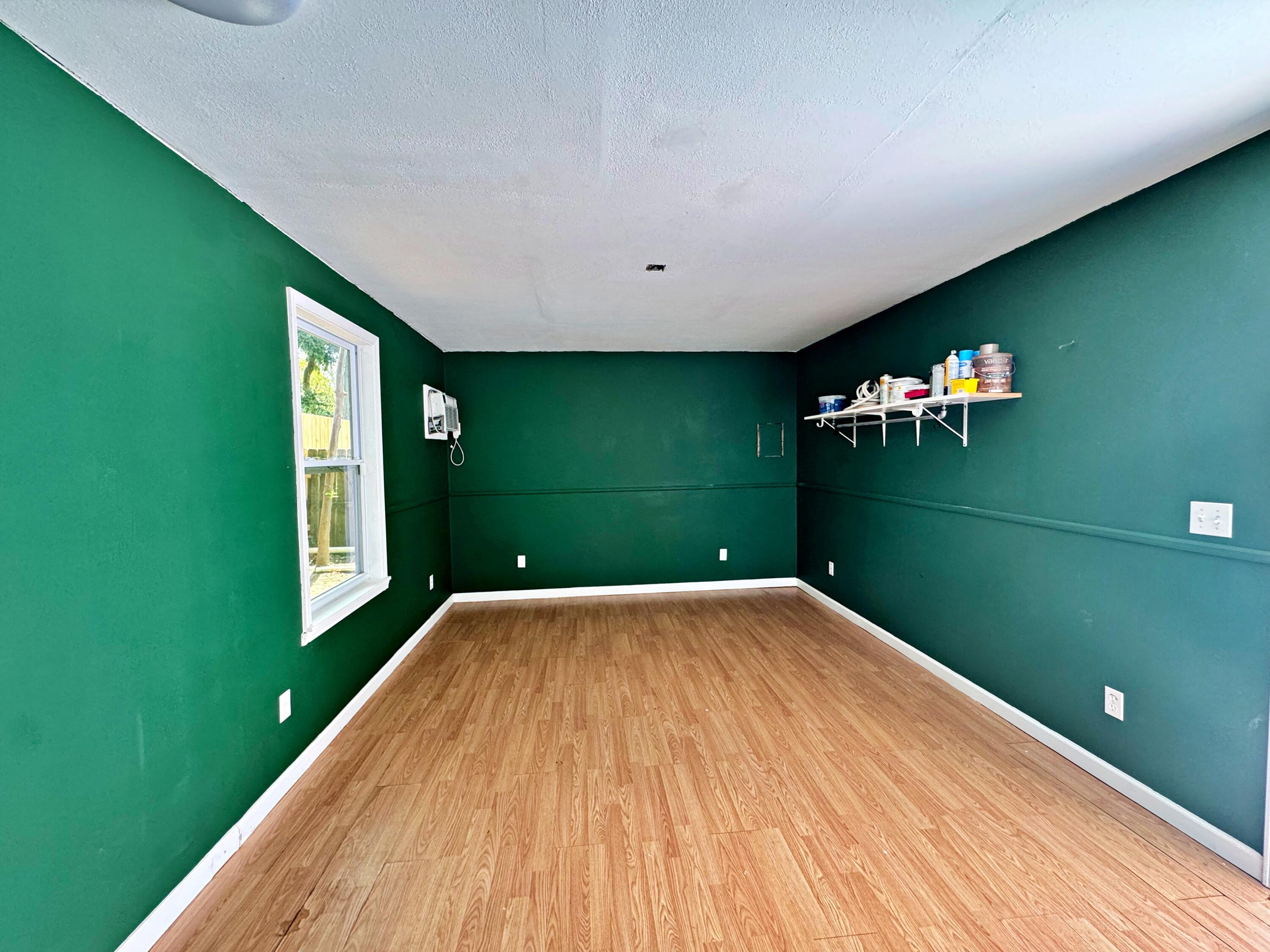 25 NW Memorial Parkway