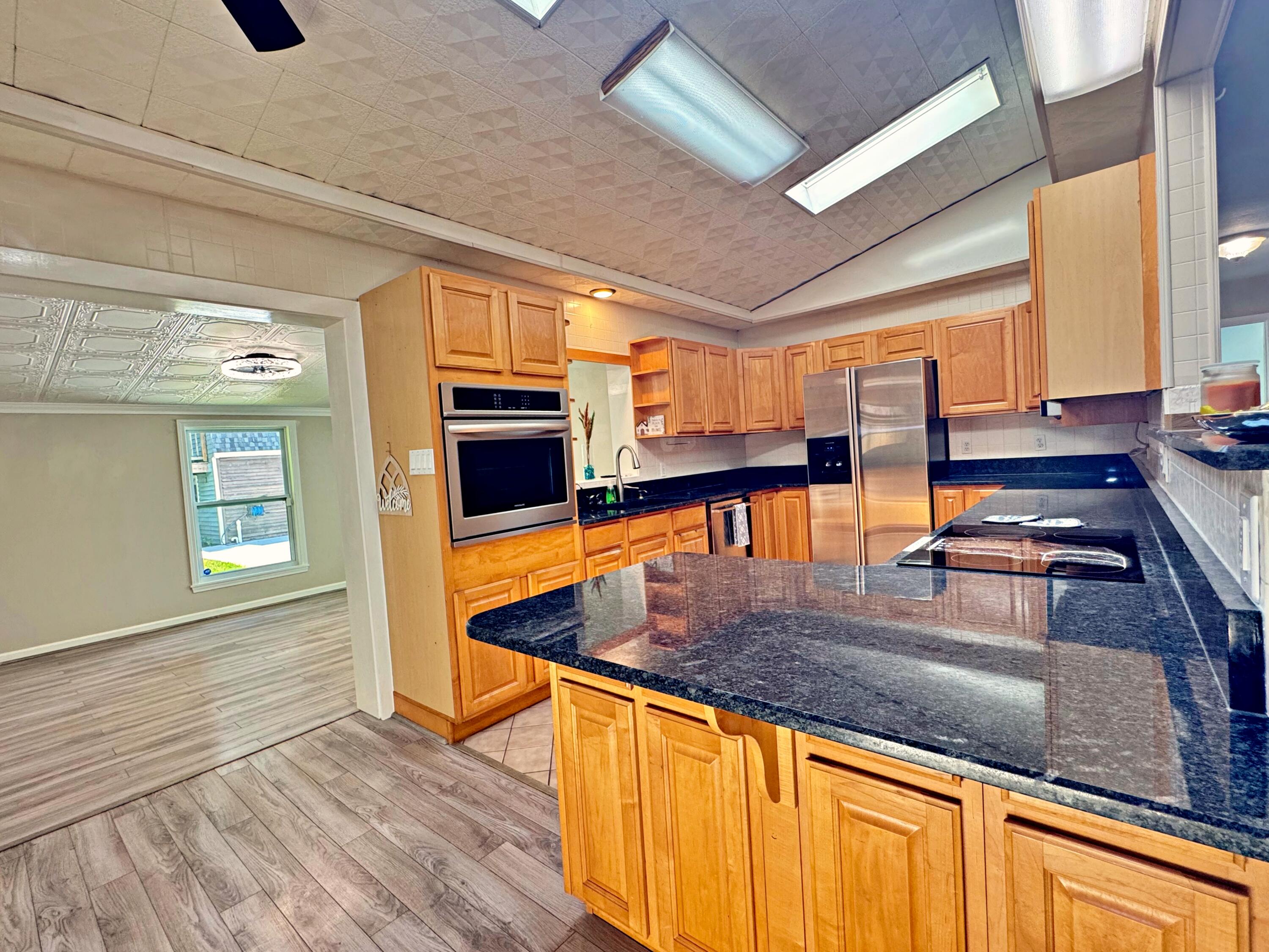 25 NW Memorial Parkway