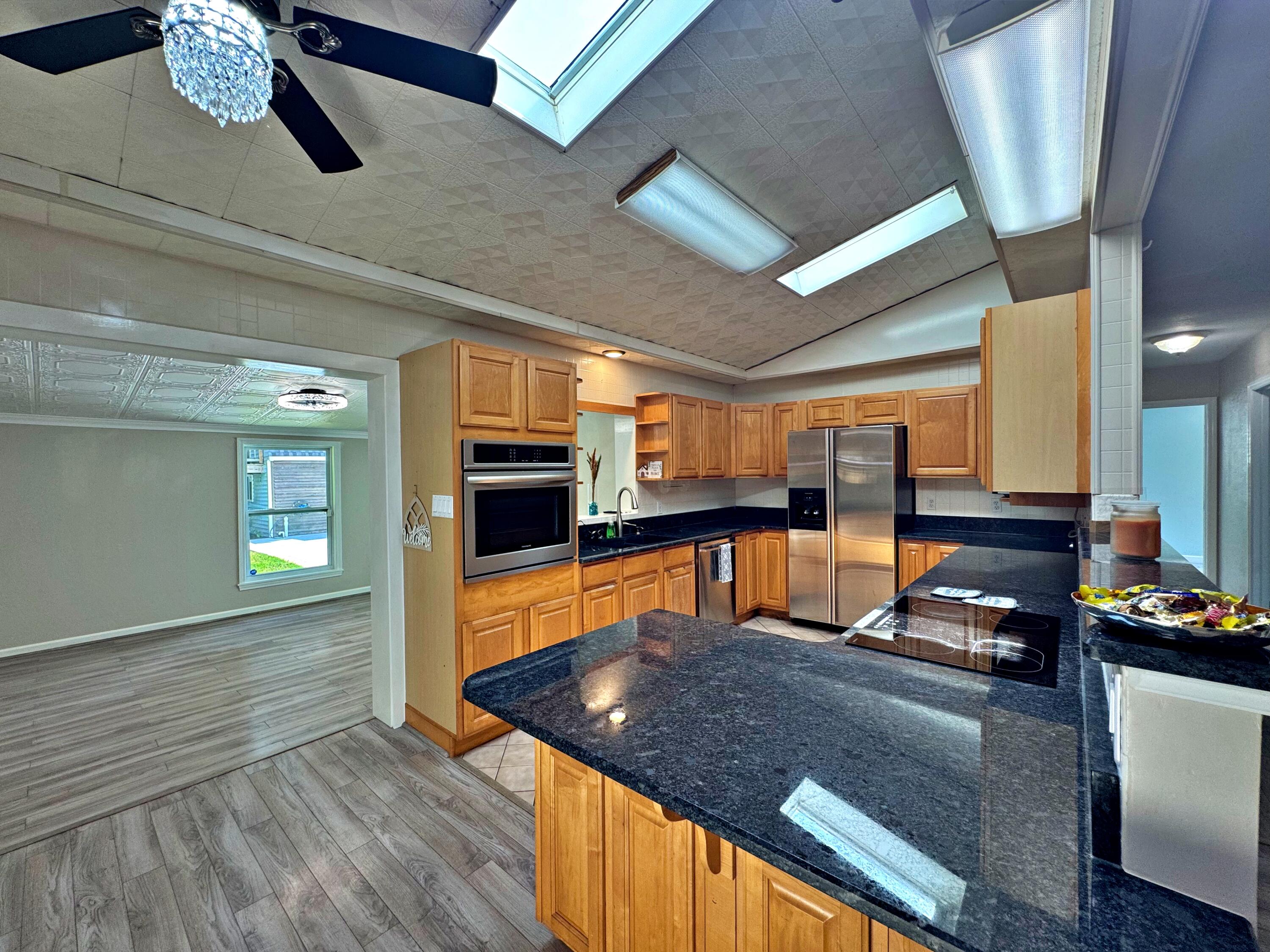 25 NW Memorial Parkway