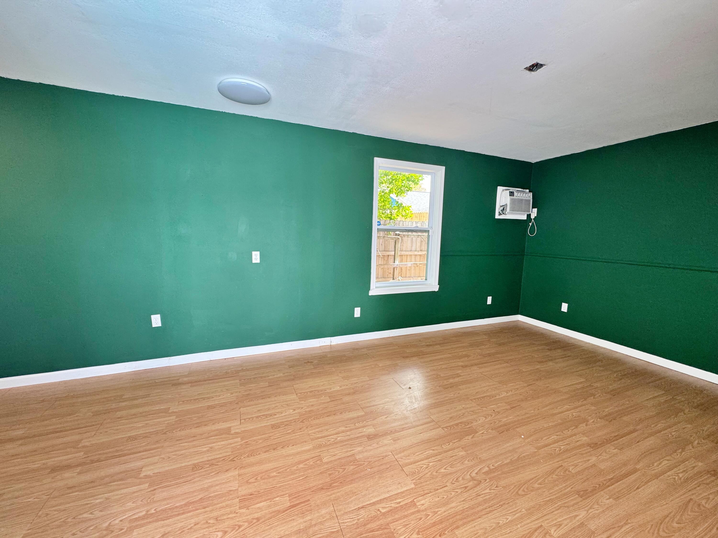 25 NW Memorial Parkway