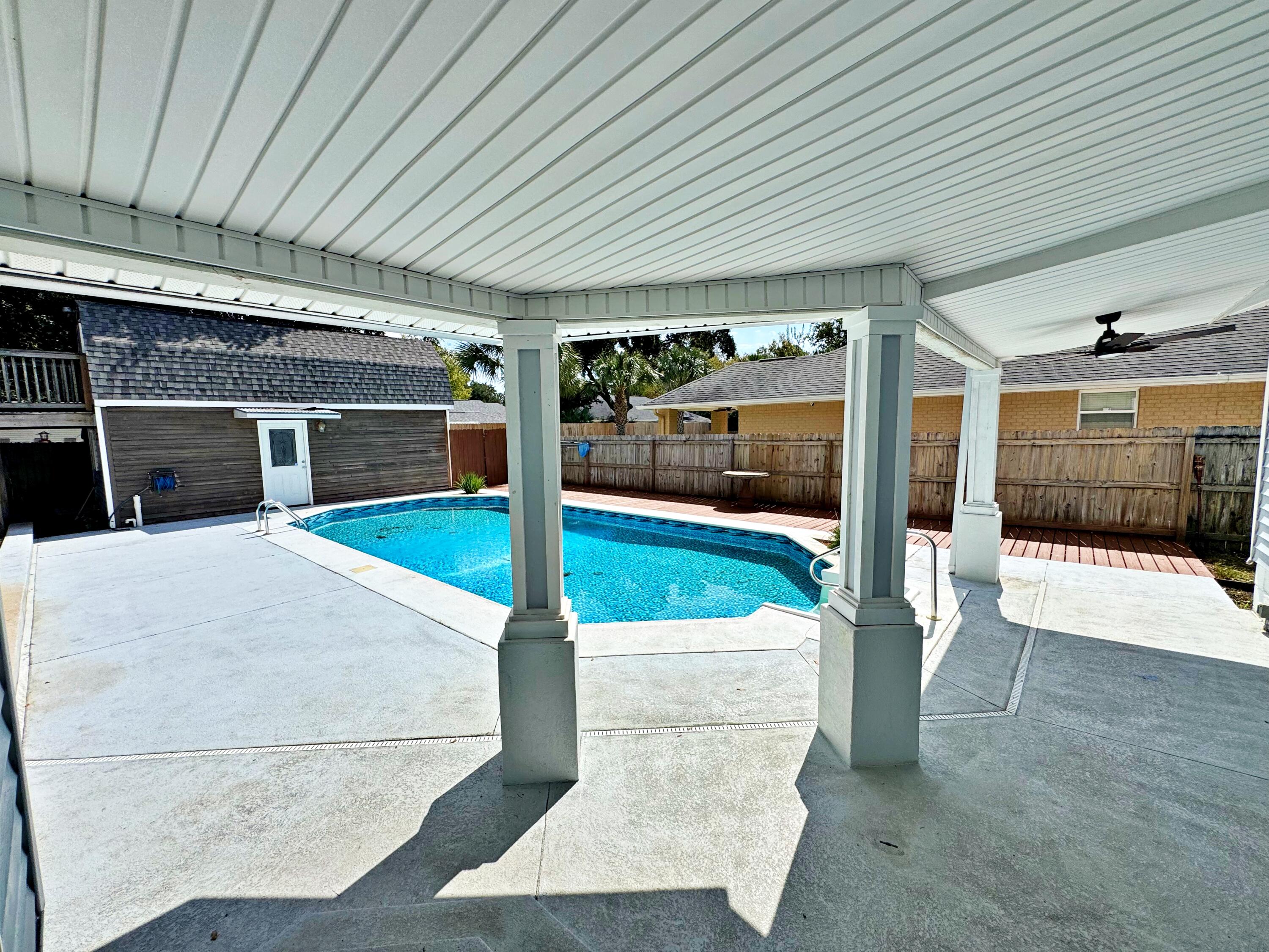 25 NW Memorial Parkway