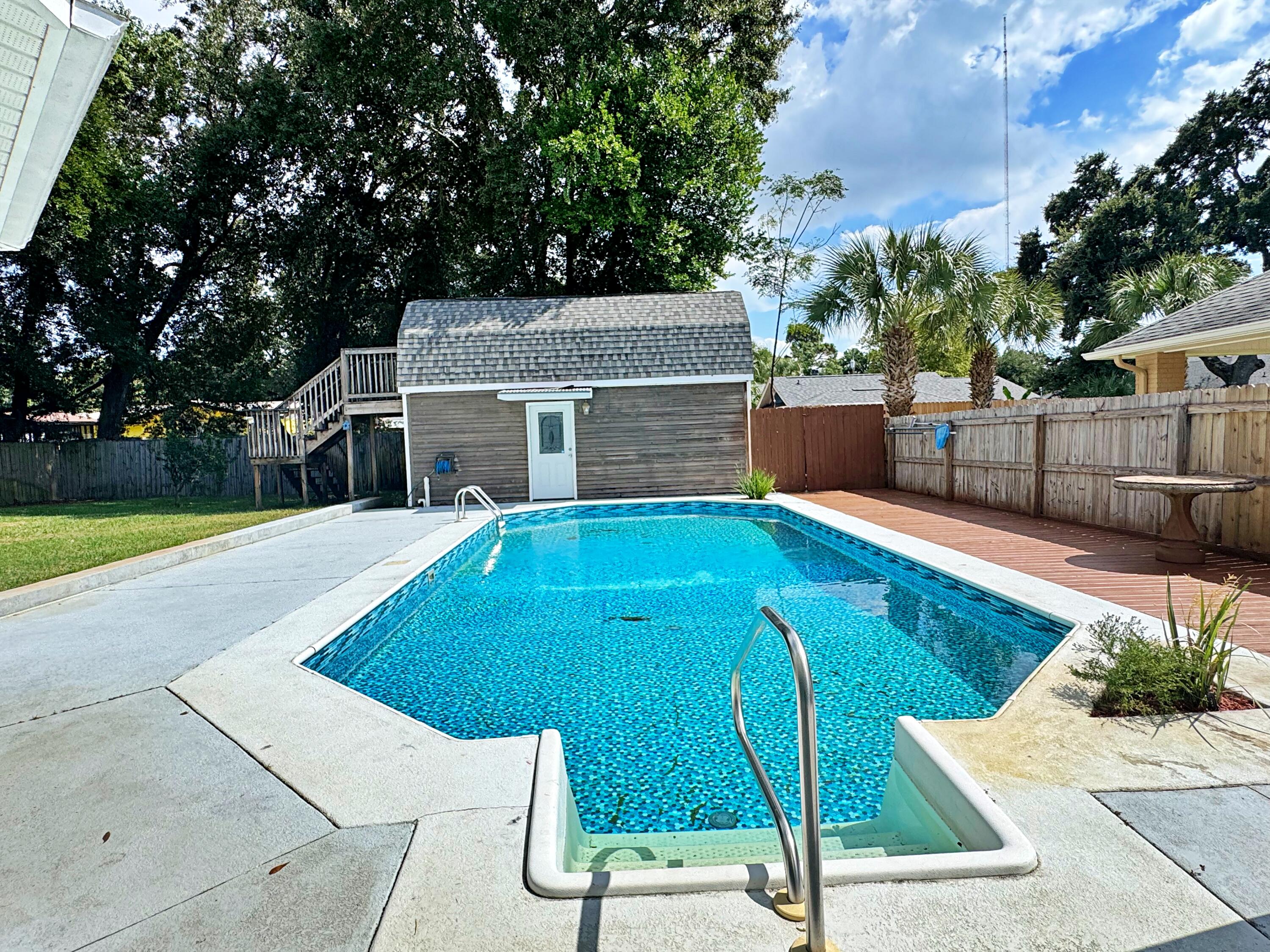 25 NW Memorial Parkway