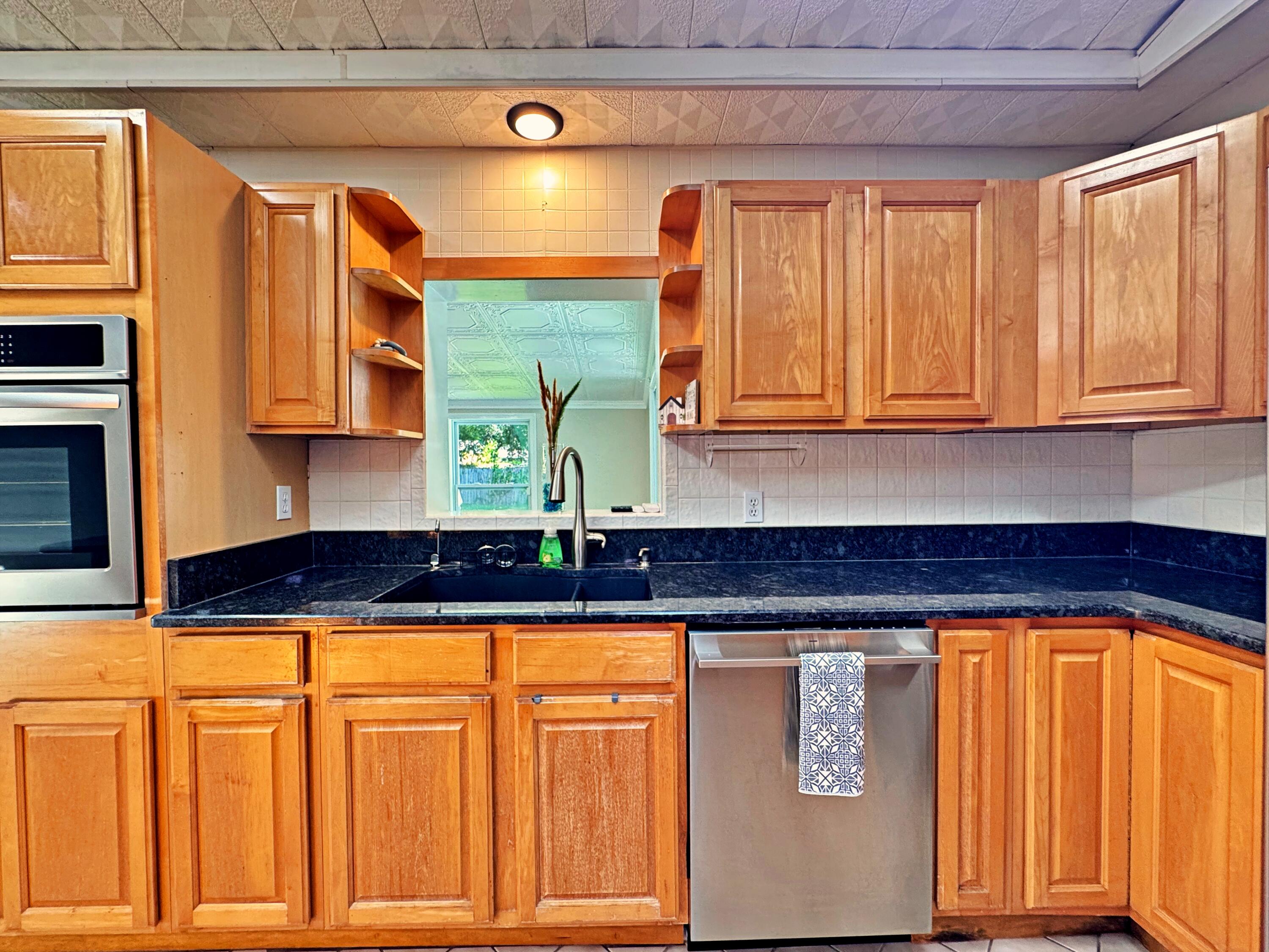 25 NW Memorial Parkway