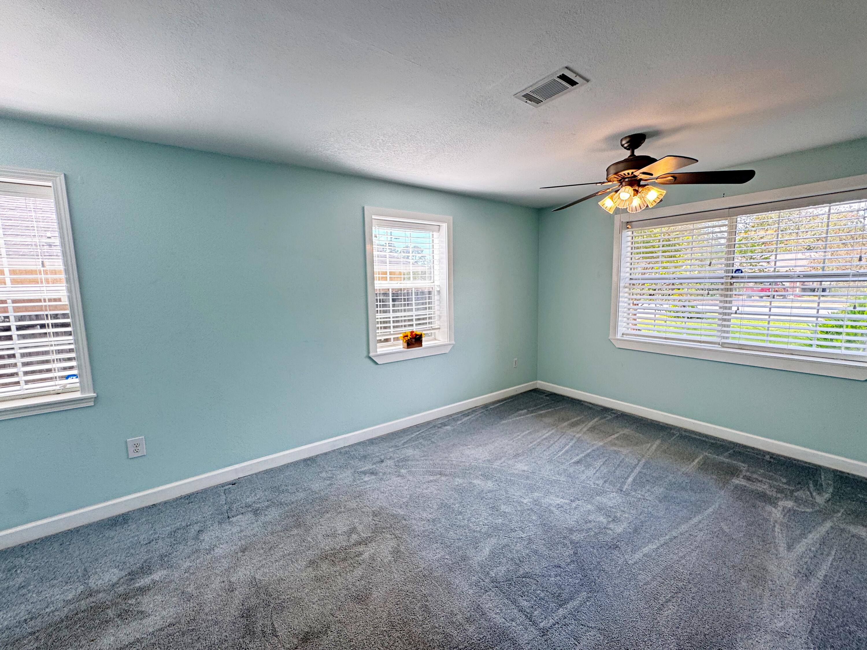 25 NW Memorial Parkway