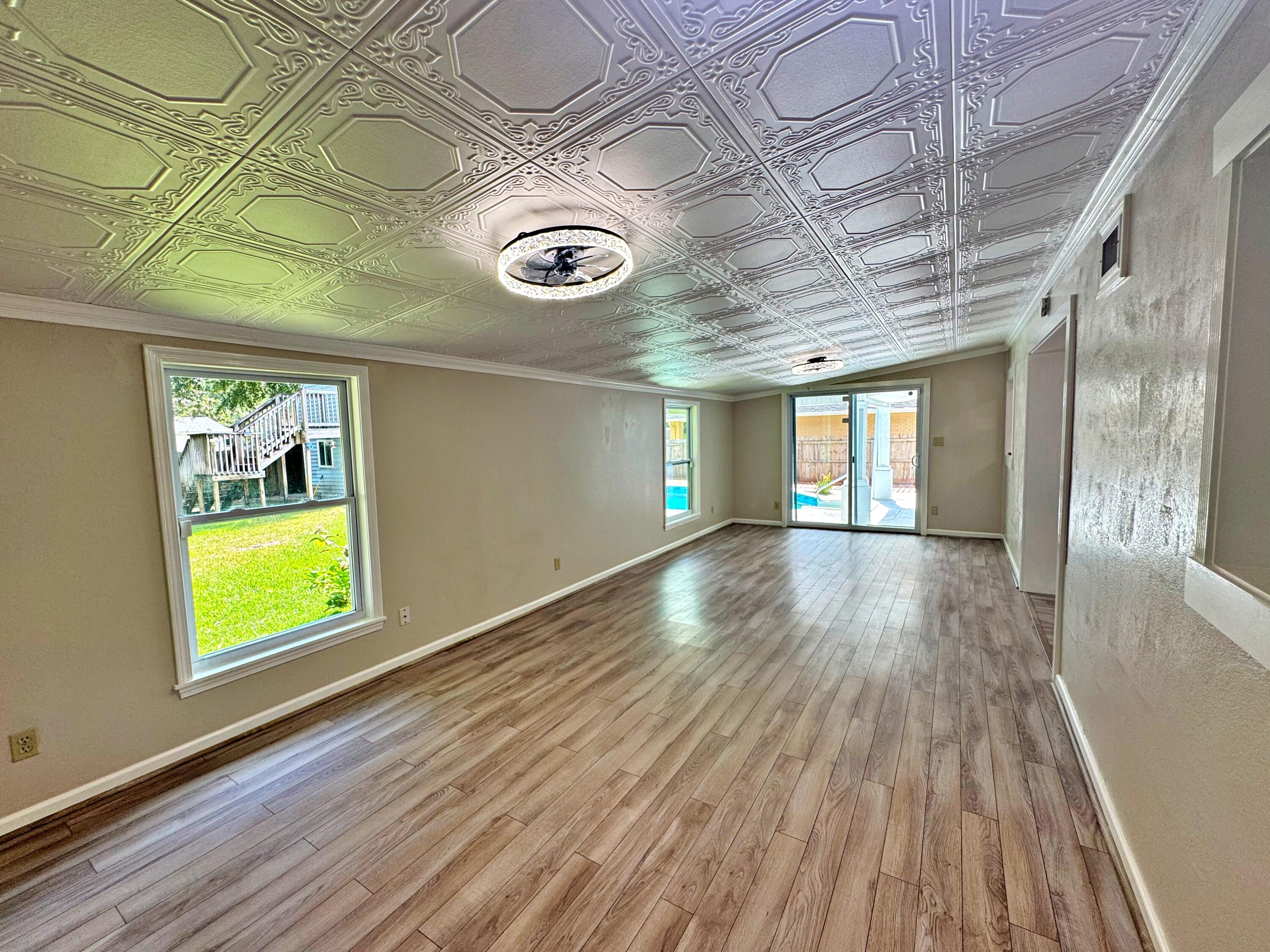 25 NW Memorial Parkway