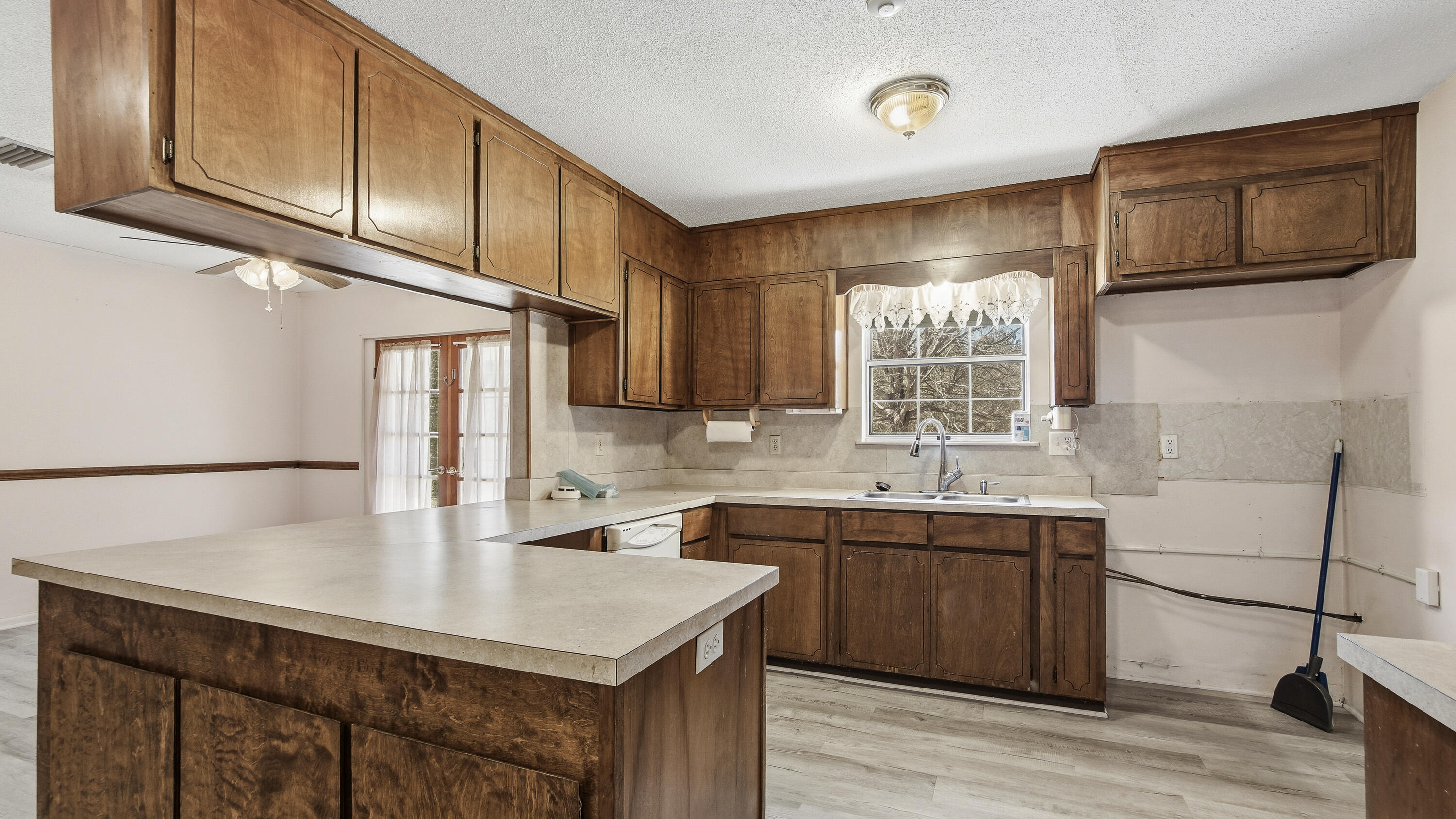 23203 N Us Highway 331