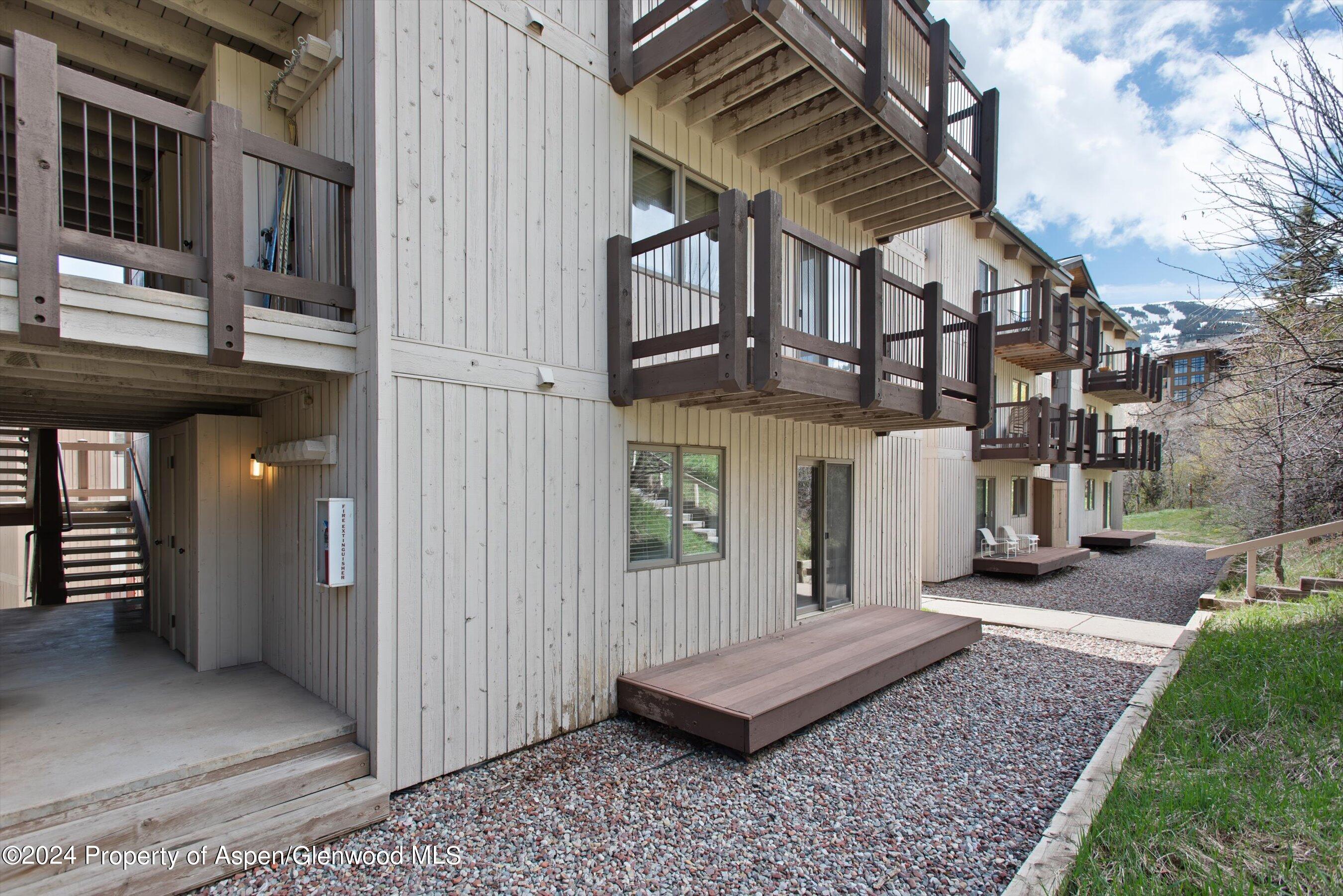 35 Upper Woodbridge Road, 33-AB