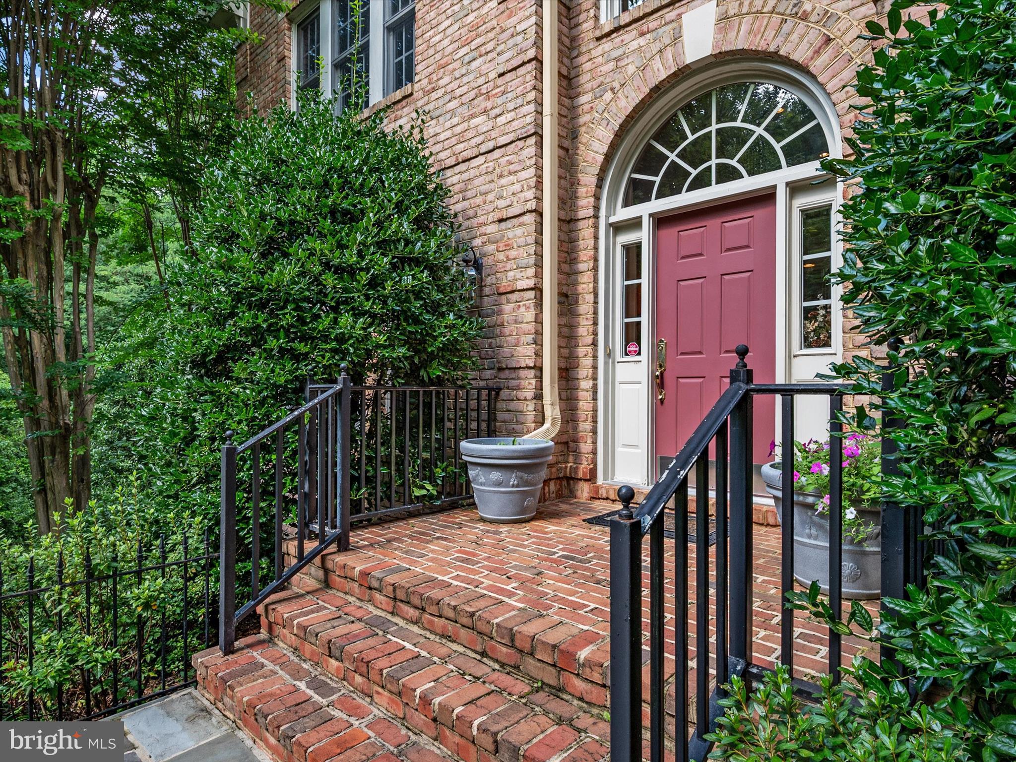 90 COLONY CROSSING